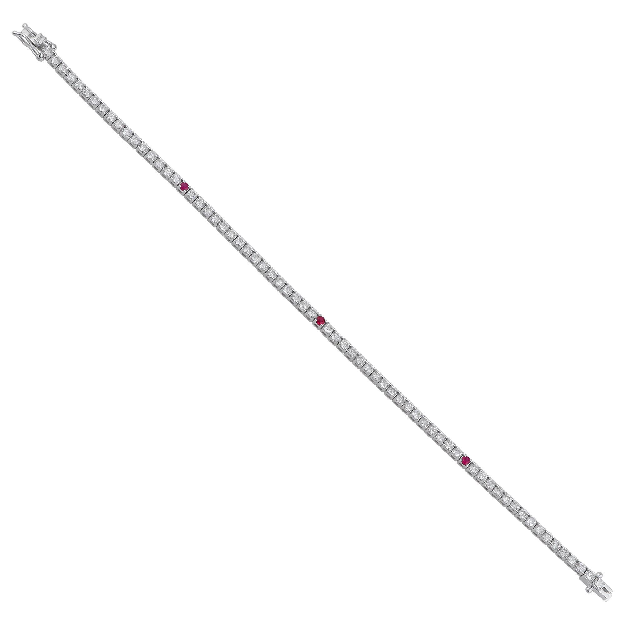 Alternating Diamonds and Rubies Sleek 18k White Gold Bracelet for Her In New Condition For Sale In Diera, Dubai