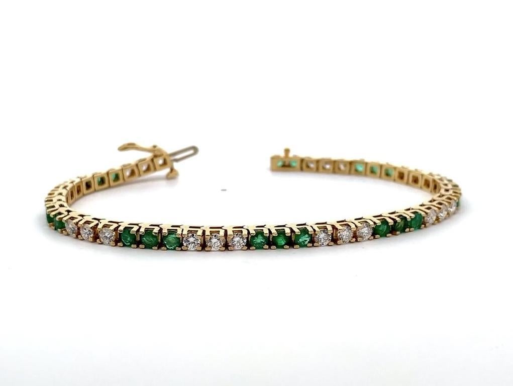 Bracelet tennis en or jaune 18 carats avec émeraudes et diamants en vente 1