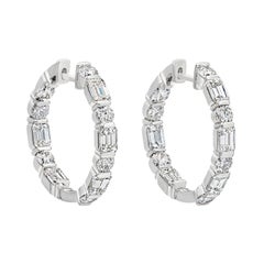 5.17 Carats Alternating Emerald Cut and Round Diamond Hoop Earrings (Boucles d'oreilles à diamants ronds et taille émeraude)