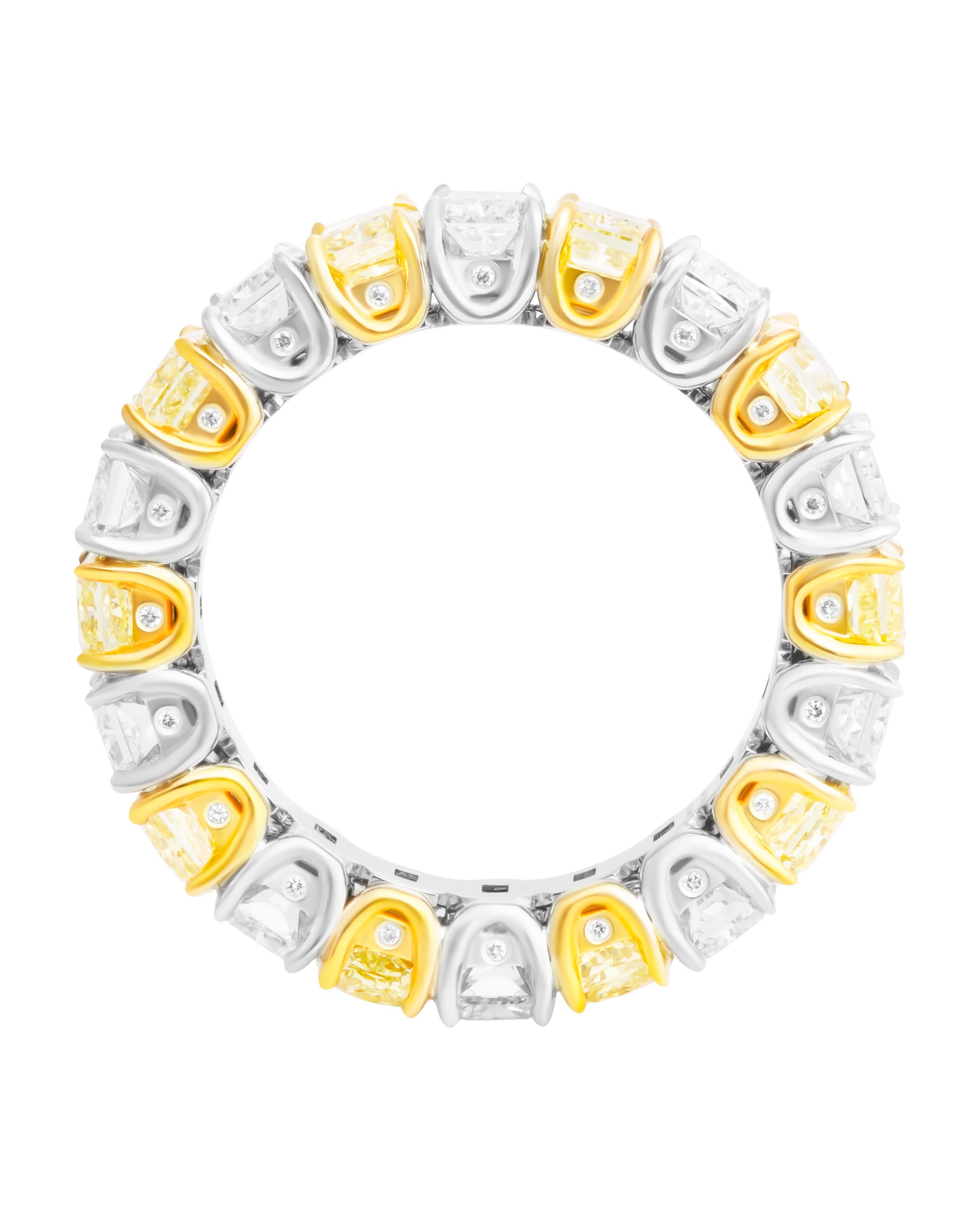 Alternating Eternity-Ring mit gelben und weißen Diamanten im Strahlenschliff im Fancy-Schliff (Radiantschliff) im Angebot