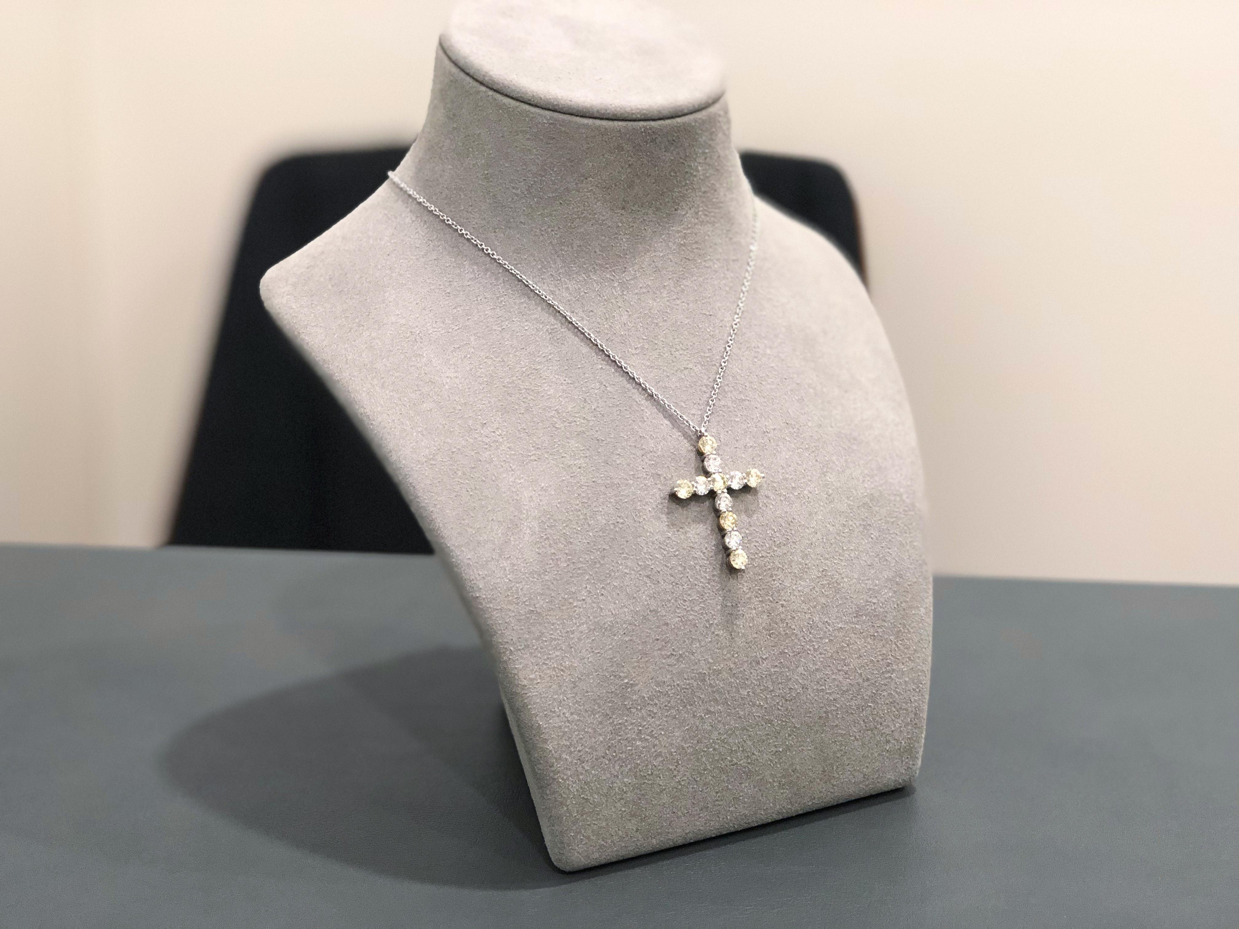 4.32 Carats Total Alternating Yellow and White Diamond Cross Pendant Necklace In New Condition For Sale In New York, NY