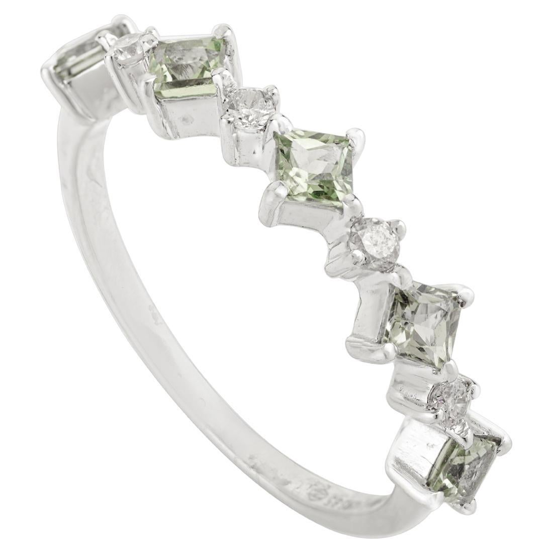 En vente :  Bague demi-éternité en or blanc 14k avec saphirs verts et diamants alternés