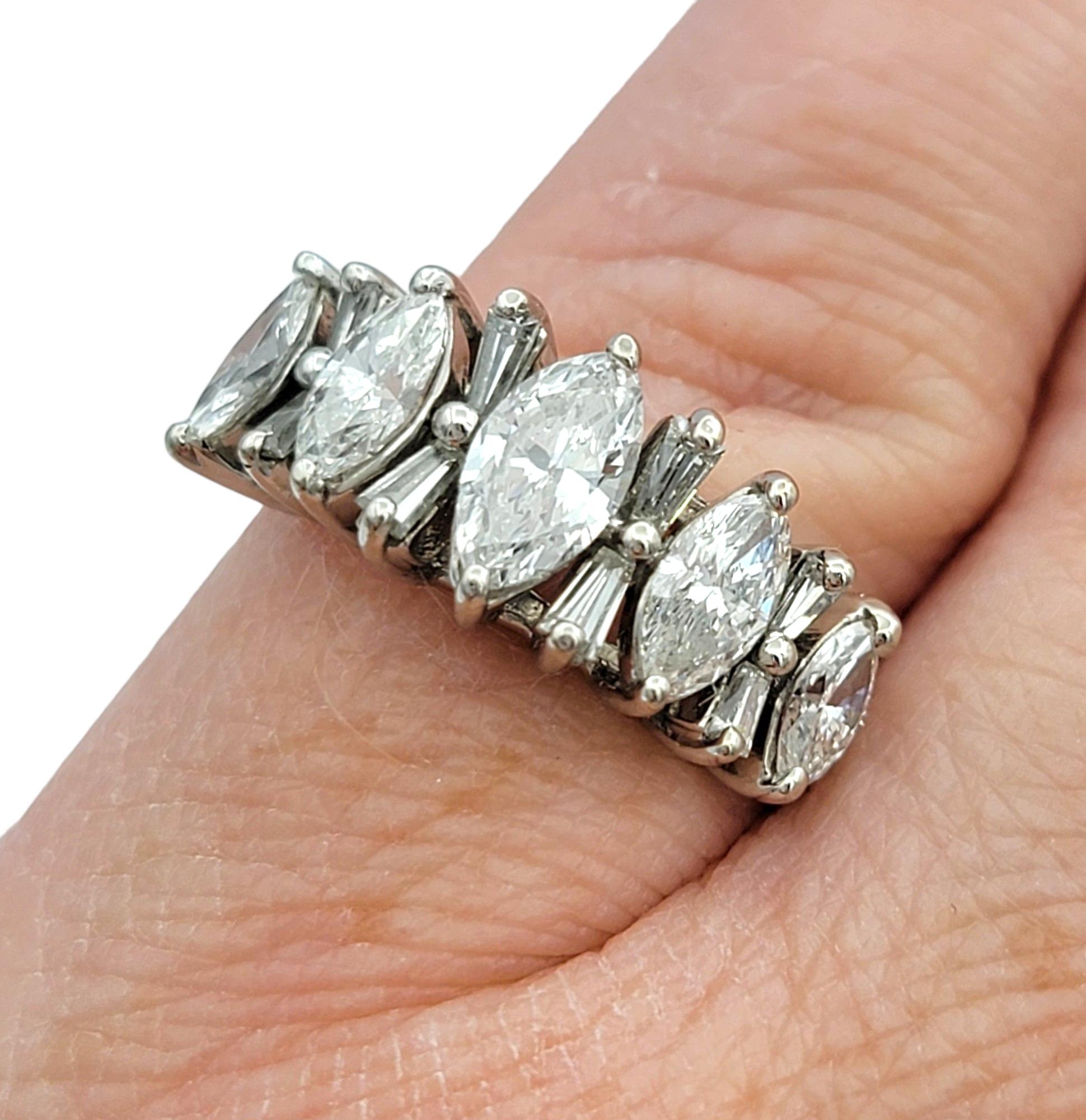 Abwechselnd Marquise und konische Baguette-Diamantbandring 14 Karat Weißgold 1