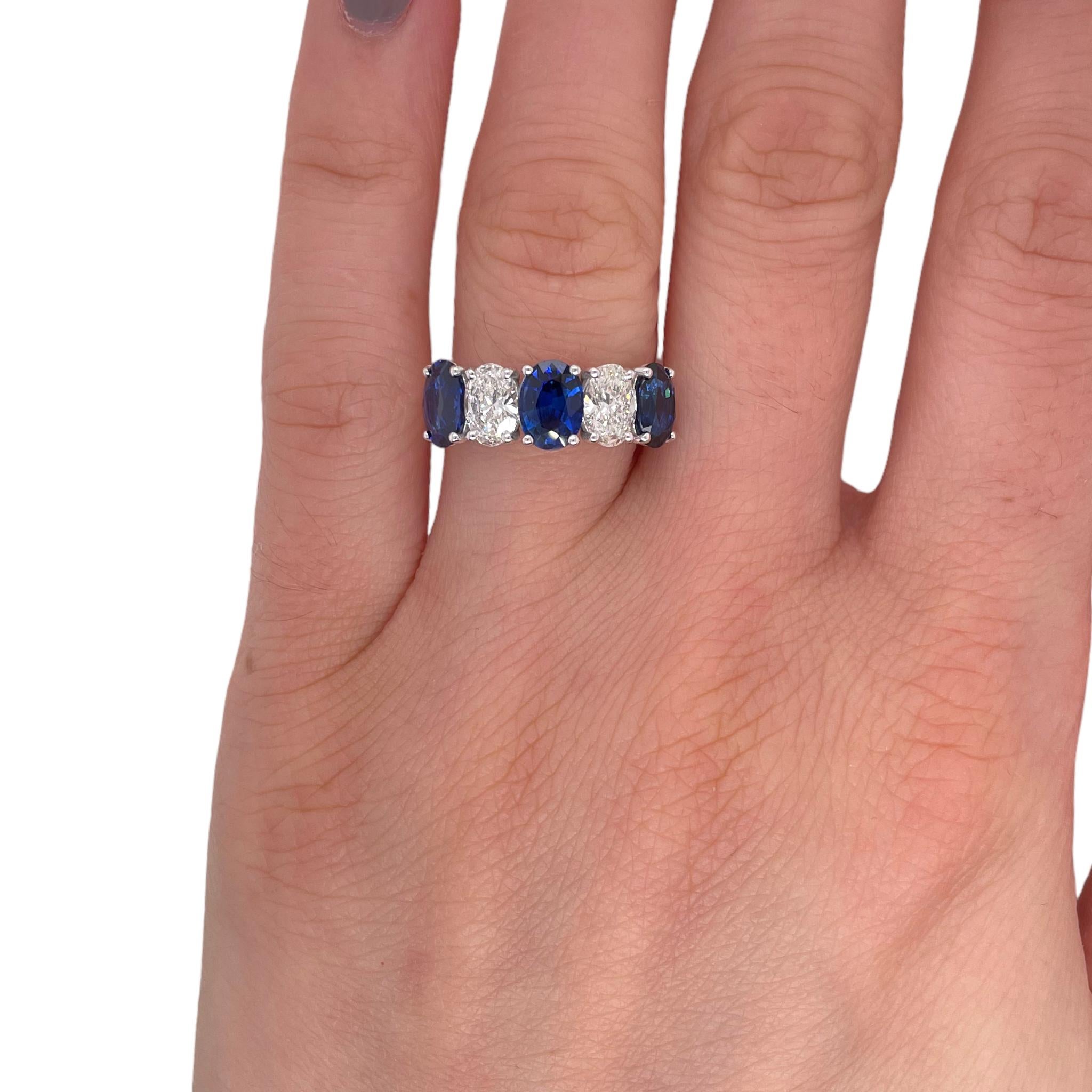 Contemporary Alternating Oval Sapphire & Diamond Ring in 18k White Gold For Sale