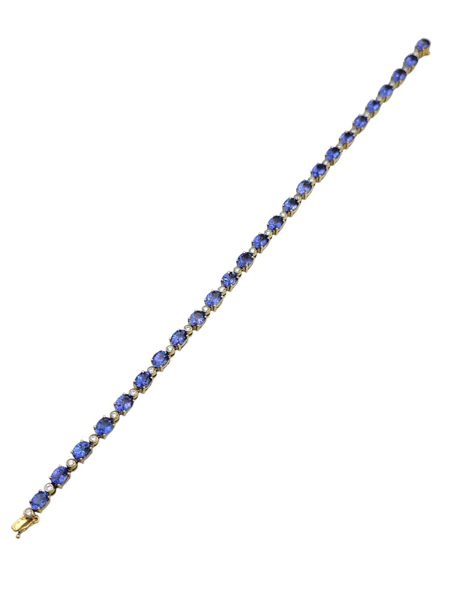 Contemporain Bracelet en or jaune 18 carats alternant tanzanite ovale et diamants ronds en vente