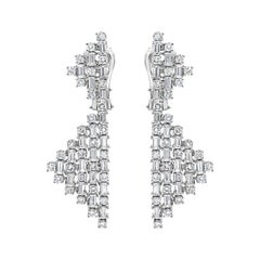 Roman Malakov Diamonds Orecchini triangolari con diamanti rotondi e taglio baguette da 7,41 carati totali