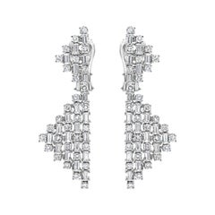 Roman Malakov Boucles d'oreilles en goutte avec diamants taille ronde et baguette de 7,41 carats au total