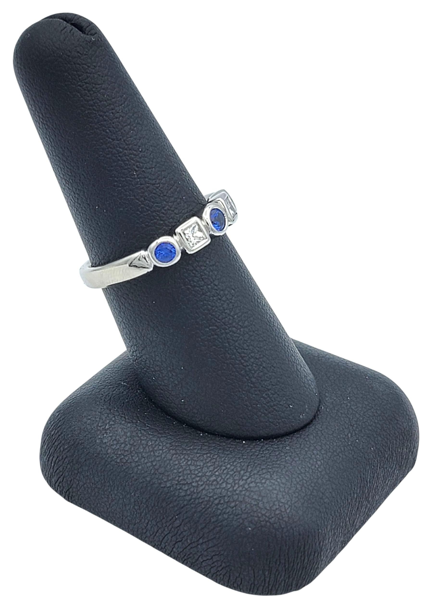 Abwechselnd runder blauer Saphir und Diamant im Prinzessinnenschliff Ring aus Platin im Angebot 4