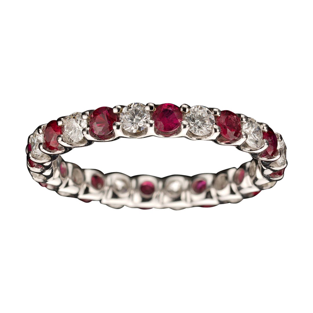 Anneau d'éternité alternant rubis et diamants