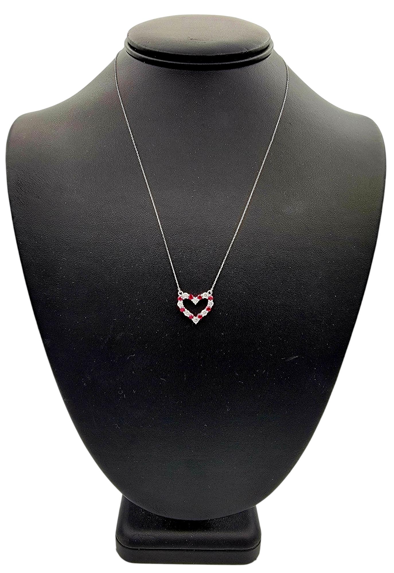 Collana con ciondolo a cuore aperto con rubini e diamanti alternati in oro bianco 14 carati in vendita 4