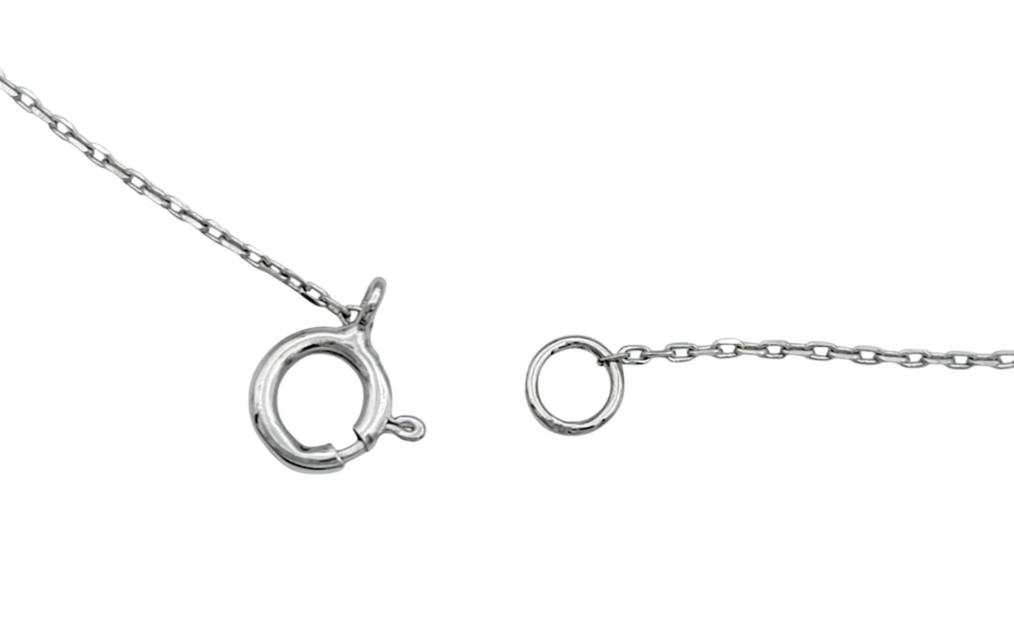 Collana con ciondolo a cuore aperto con rubini e diamanti alternati in oro bianco 14 carati in vendita 2