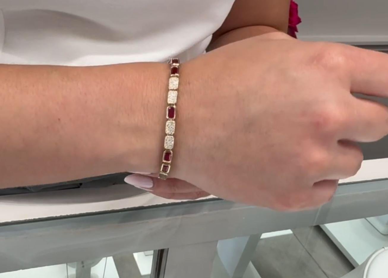 Bracciale in oro giallo 14K con rubini e diamanti in vendita 2