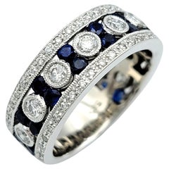 Anillo de oro blanco de 14 quilates con zafiro y diamantes alternados