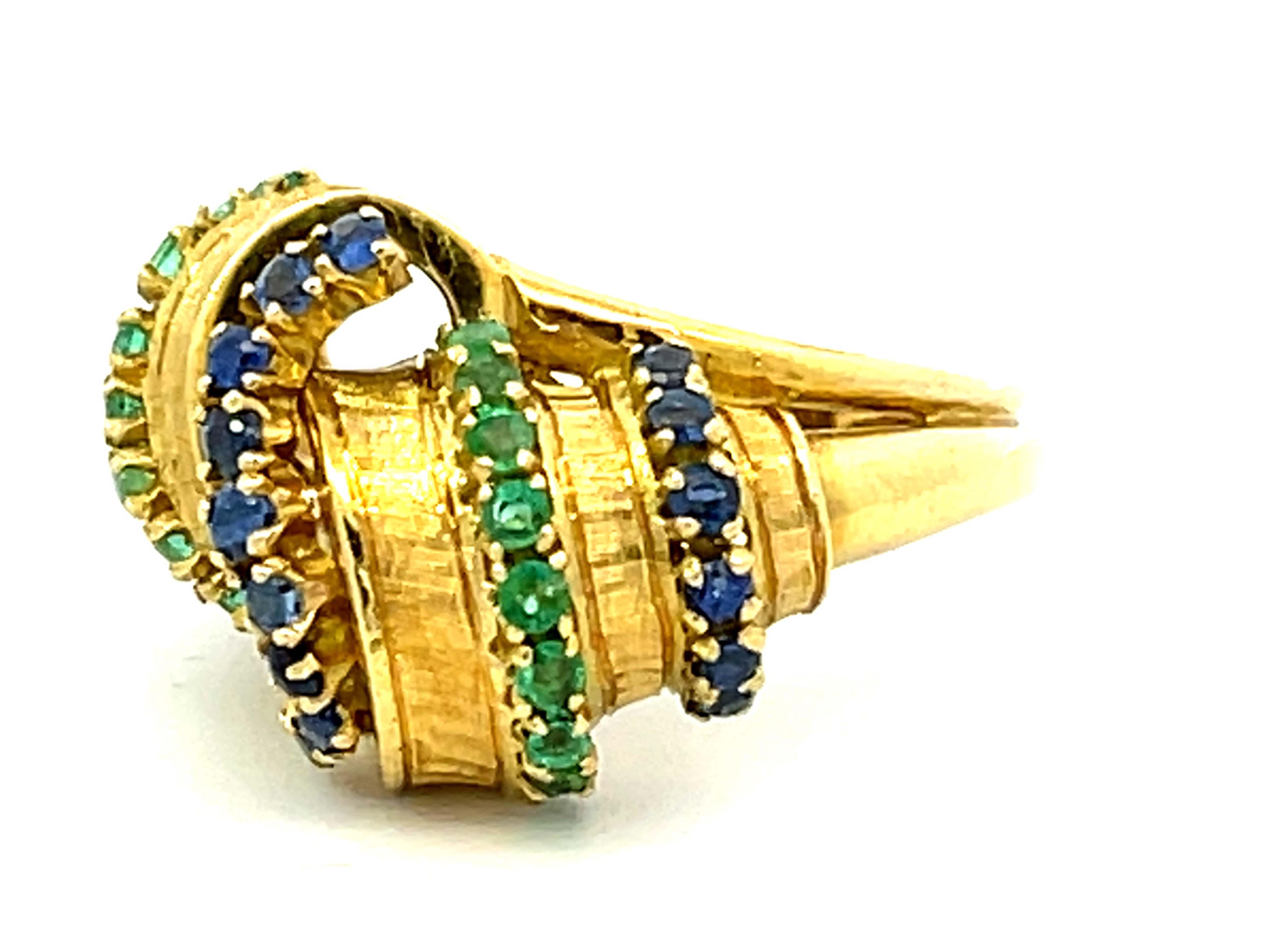 Round Cut Alternating Sapphire and Emerald Rows Vintage Ring in 18k Yellow Gold For Sale