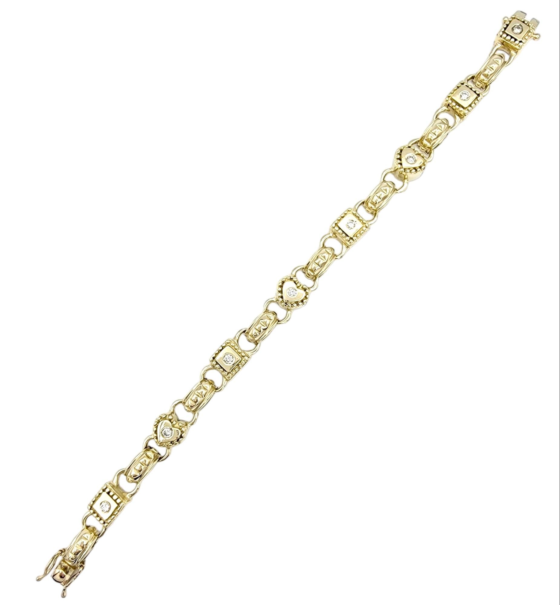 Taille ronde Bracelet à maillons carrés et en forme de cœur alternant avec diamants en or jaune 14 carats en vente