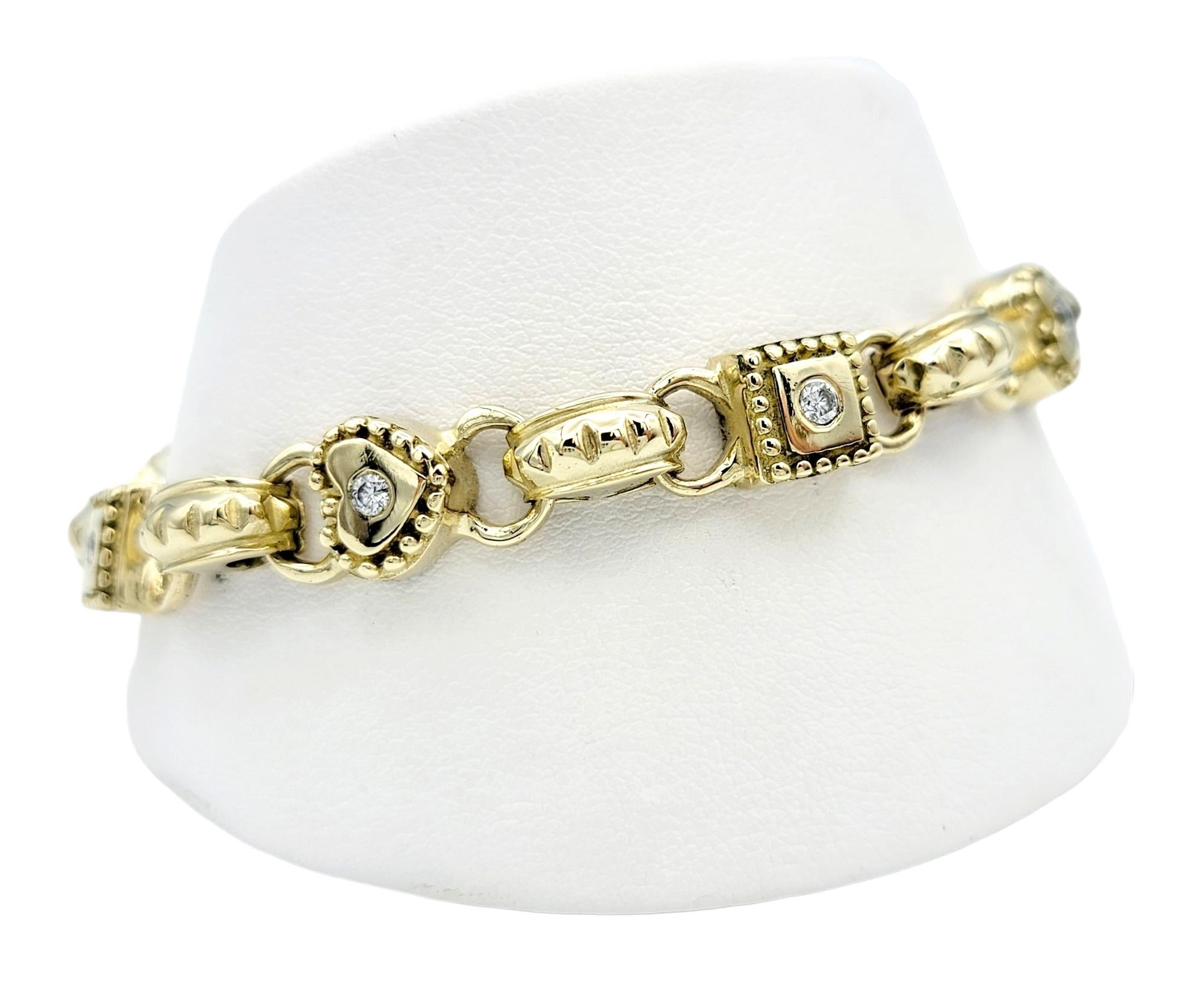 Bracelet à maillons carrés et en forme de cœur alternant avec diamants en or jaune 14 carats en vente 1