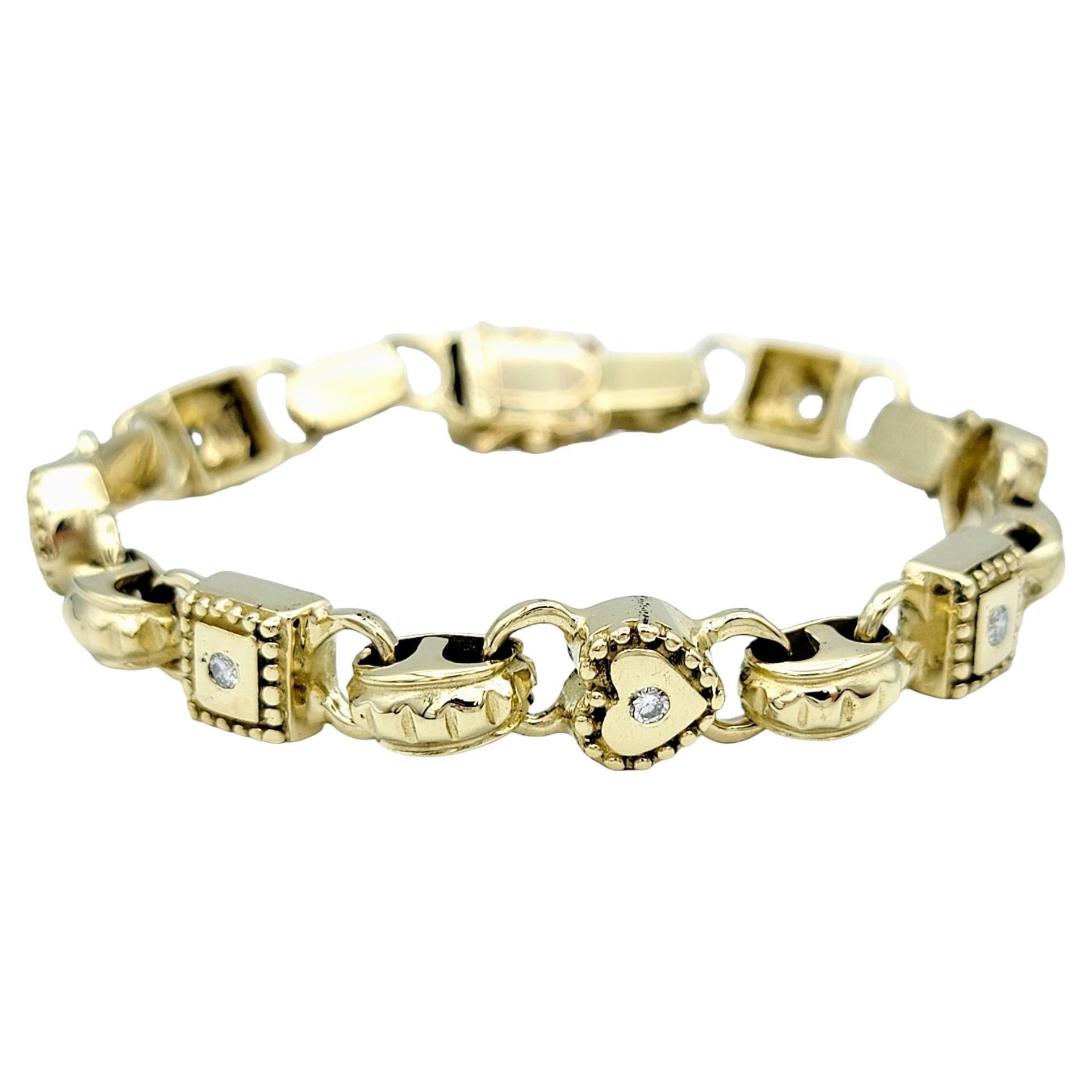 Bracelet à maillons carrés et en forme de cœur alternant avec diamants en or jaune 14 carats en vente