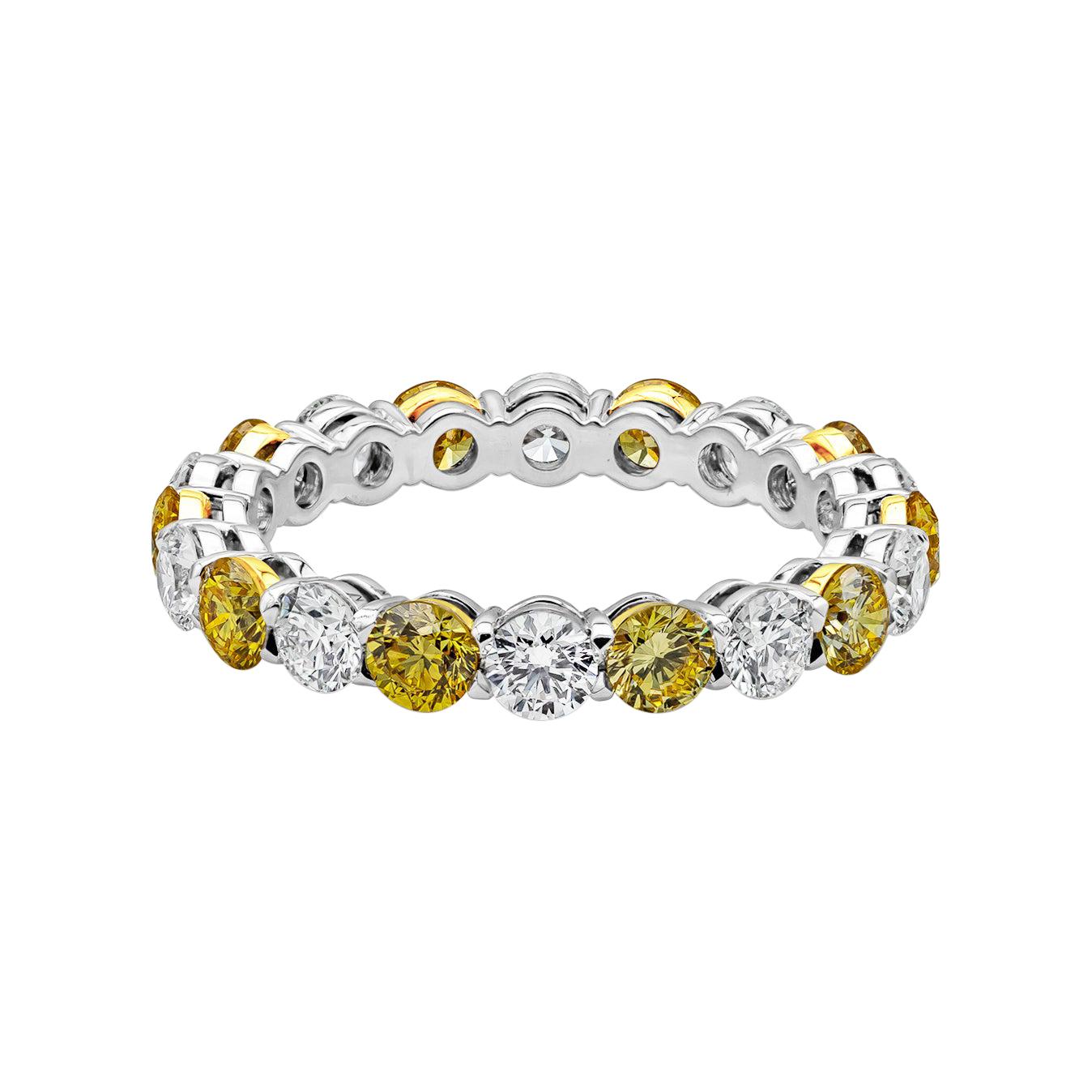 Roman Malakov 2.49 Carat Total Alternating Yellow and White Diamond Wedding Band For Sale