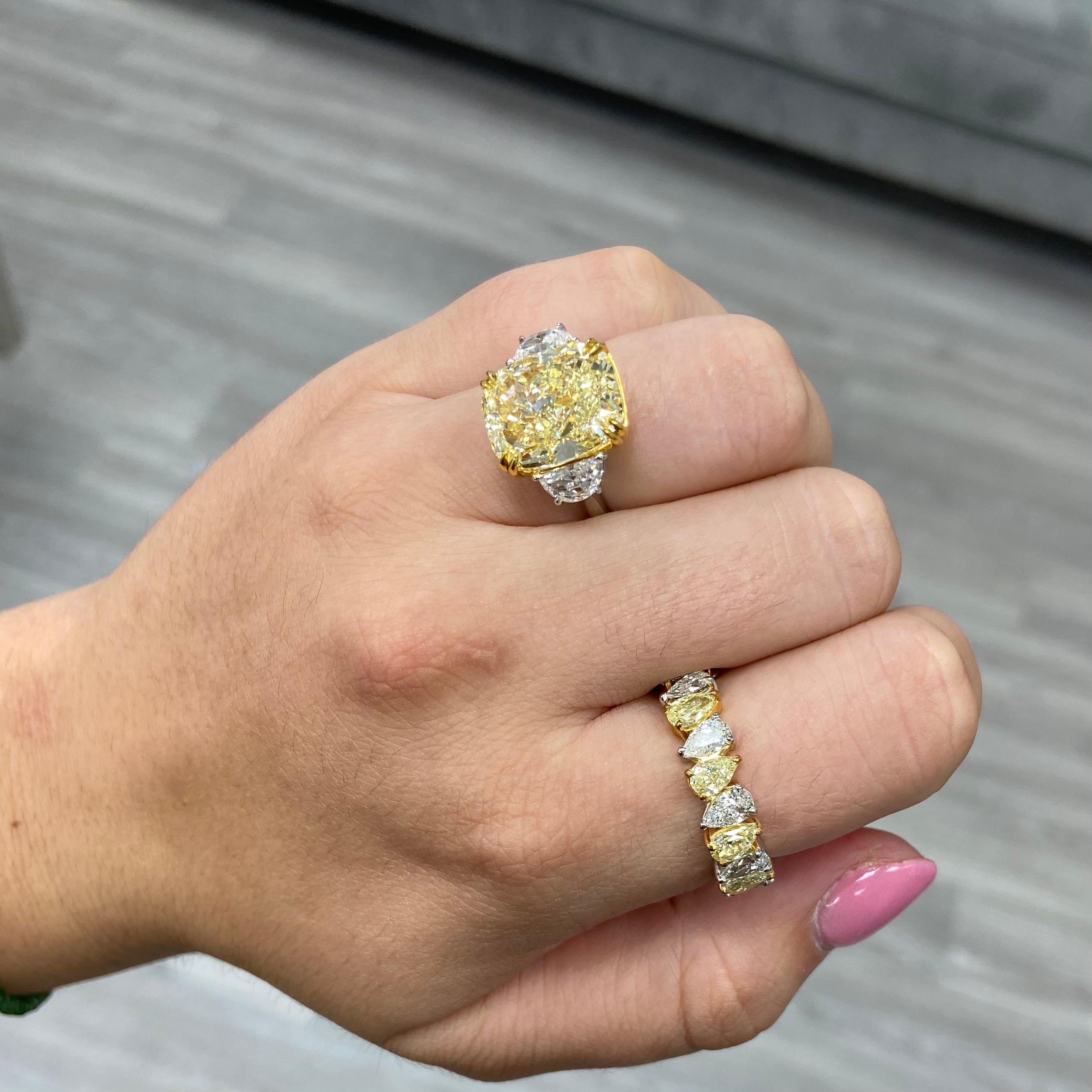 Rare Colors - Alternating Yellow Pear Shape Diamond Half Eternity Ring In New Condition For Sale In New York, NY