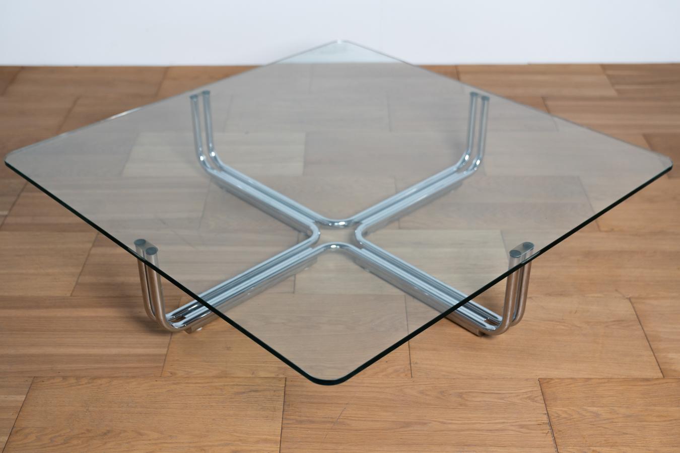 Low crystal coffee table 130 x 130 x 32
Stile Vintage
Periodo del design 1960 - 1969
Periodo di produzione 1960 - 1969
Year of manufacture 1960
Country of production Italy
Creator Frattini, Gianfranco
Manufacturer Cassina
Attribution Mark This piece