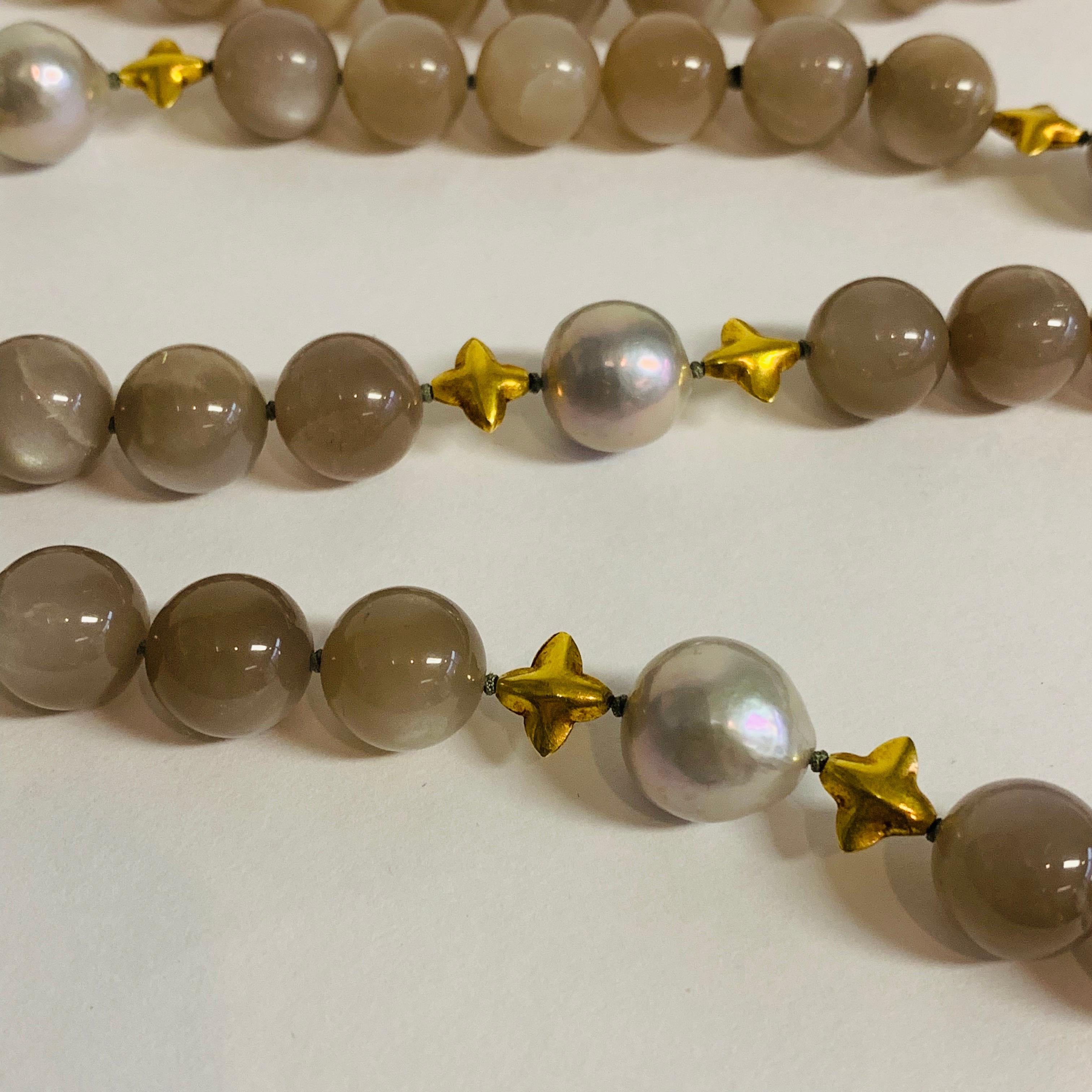 The moonstones with their beautiful soft grey sheen are enhanced by freshwater pearls and star-shaped 18k gold beads. A unique and elegantly feminine addition to any outfit.

Designed by AMANDA CLARK for Altfield, our collection focuses on natures