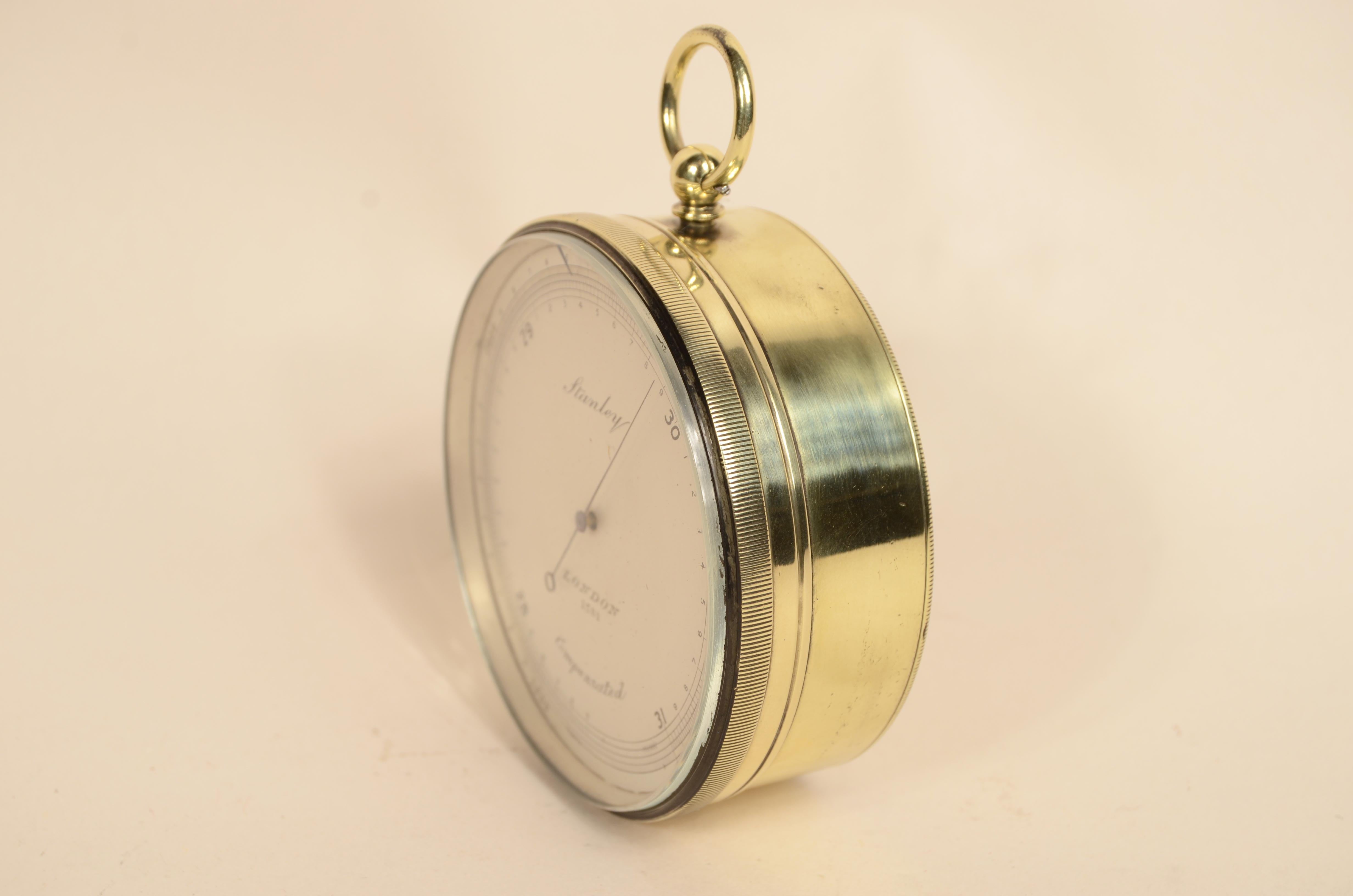 20th Century Altimètre barométrique compensé en laiton signé Stanley London début 20ème siècle en vente