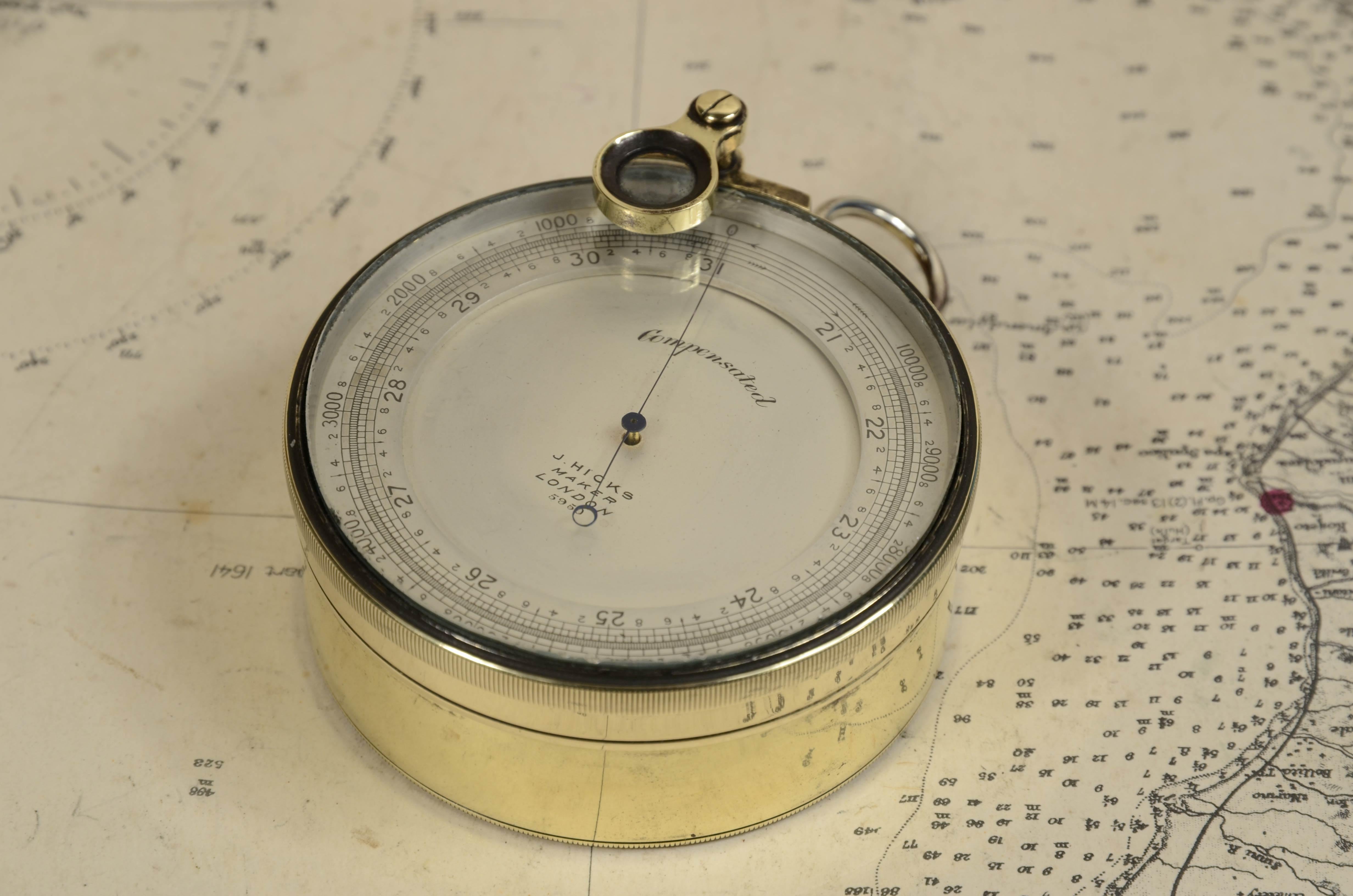 Brass barometric altimeter signed J. Hicks Maker London from the early 1900s For Sale 6