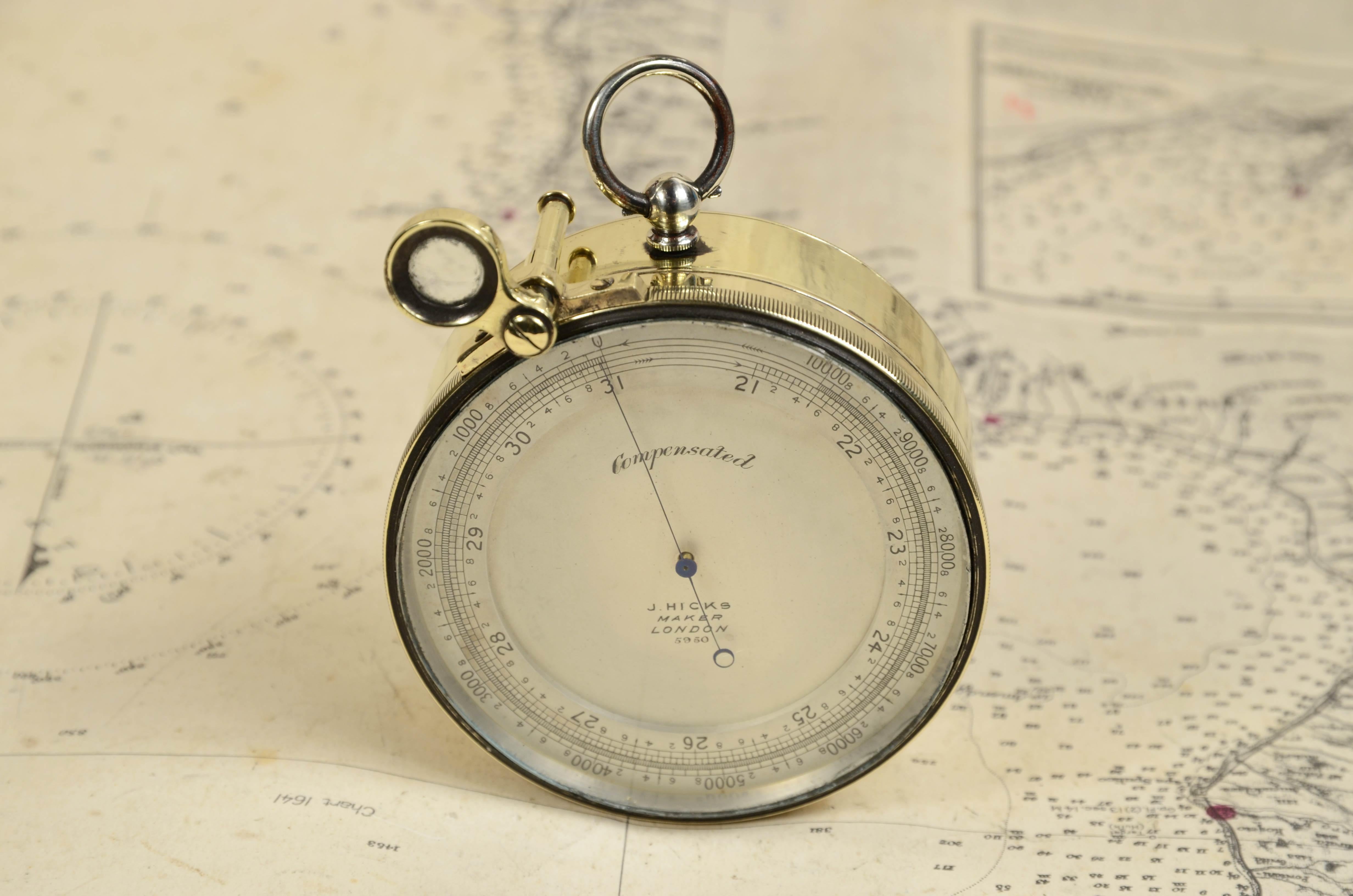 Brass barometric altimeter signed J. Hicks Maker London from the early 1900s For Sale 2