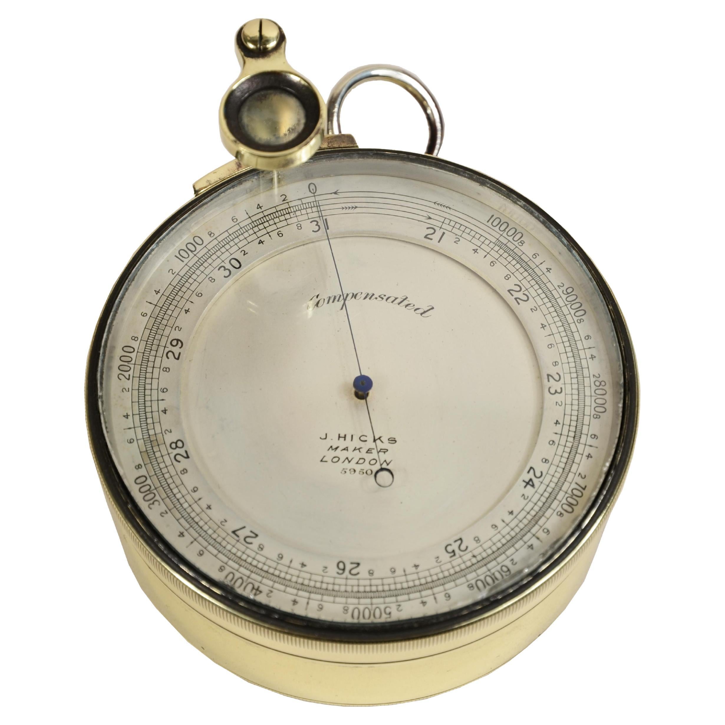 Brass barometric altimeter signed J. Hicks Maker London from the early 1900s For Sale