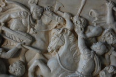 Altorilievo battaglia romana en marmo bianco di Carrara