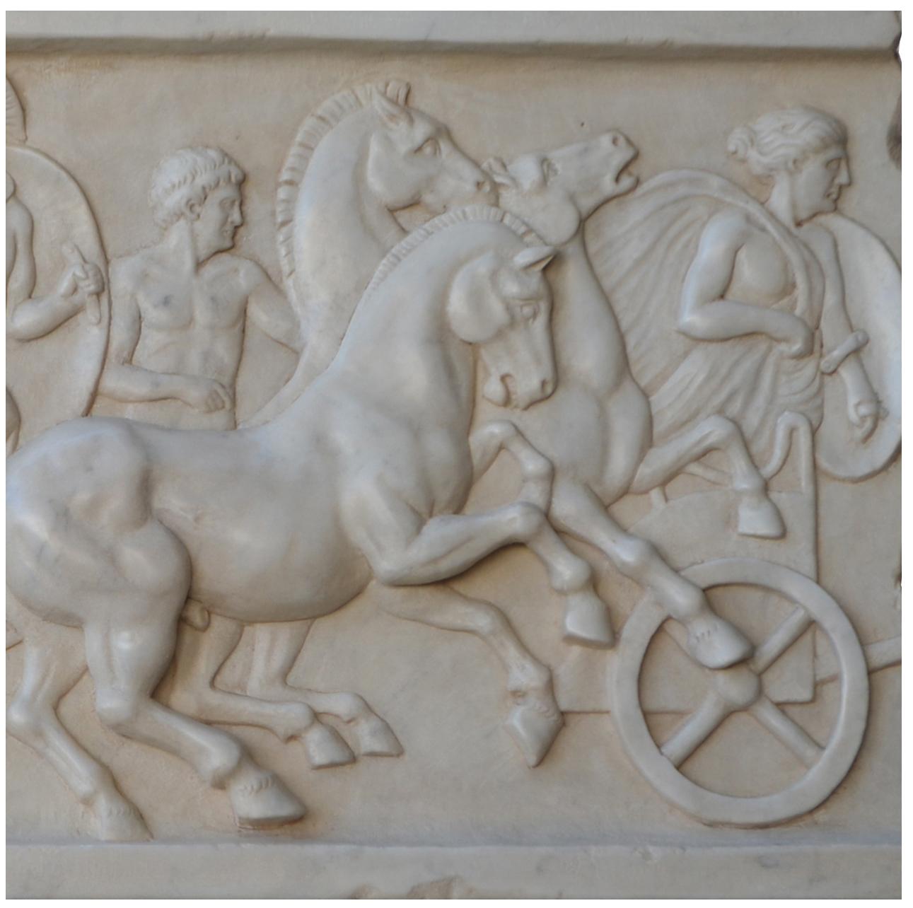 Italian Altorilievo con scena di cavalli e bighe romane scolpito in marmo bianco Cavalli in vendita