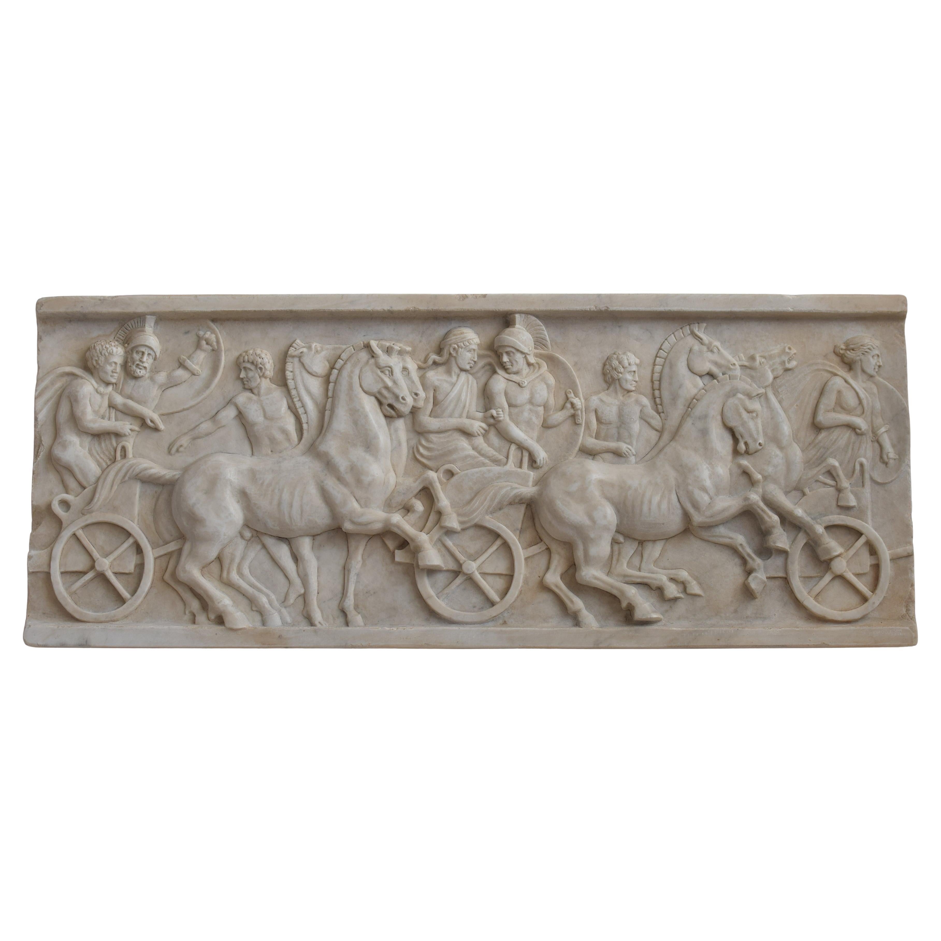 Altorilievo mit Szene di cavalli und Bighe römischer Romantik in Marmo Bianco Carrara