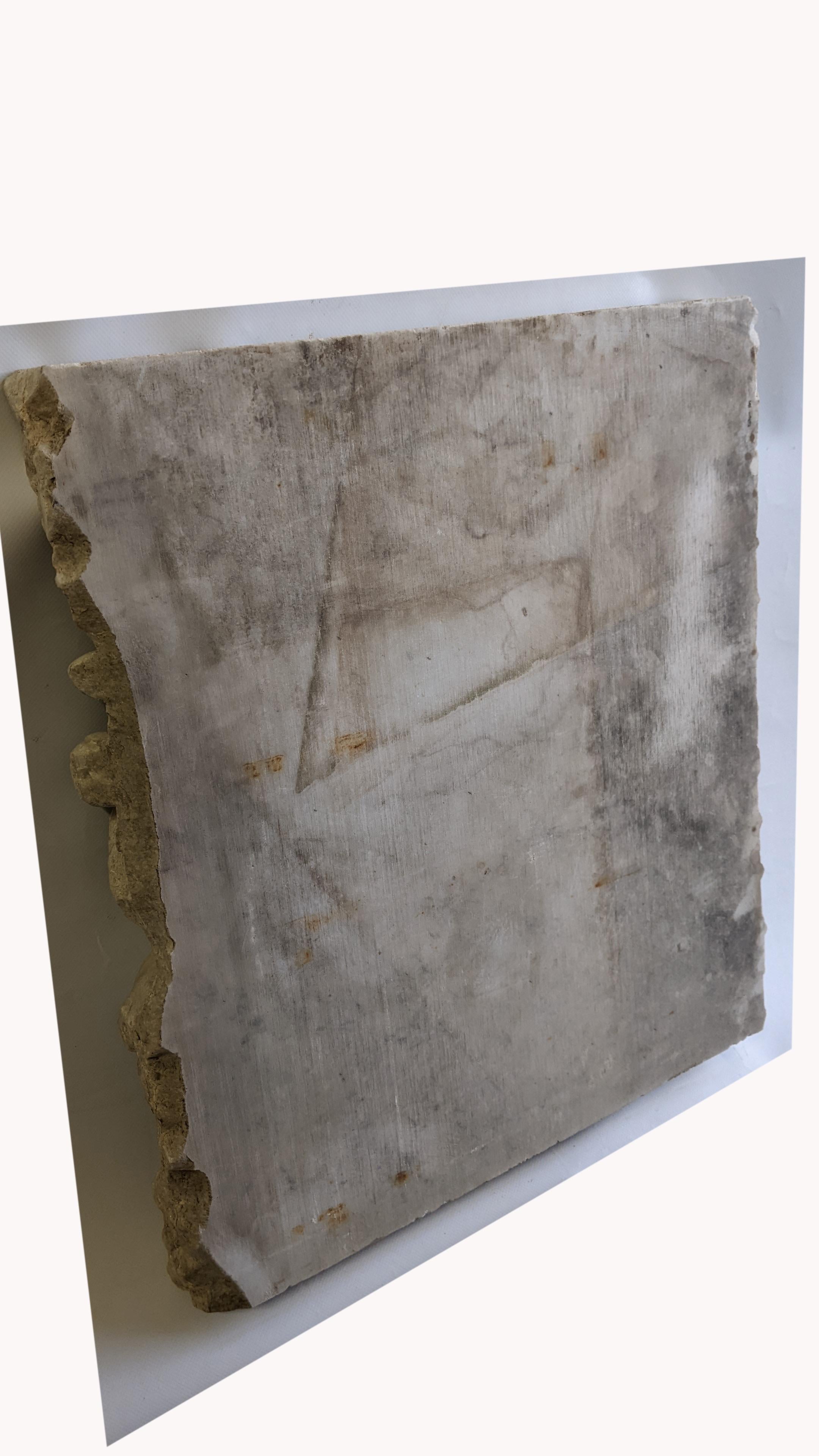 Altorilievo (frammento), di battaglia romana su marmo bianco di Carrara For Sale 5