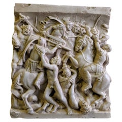 Altorilievo (frammento), di battaglia romana su marmo bianco di Carrara