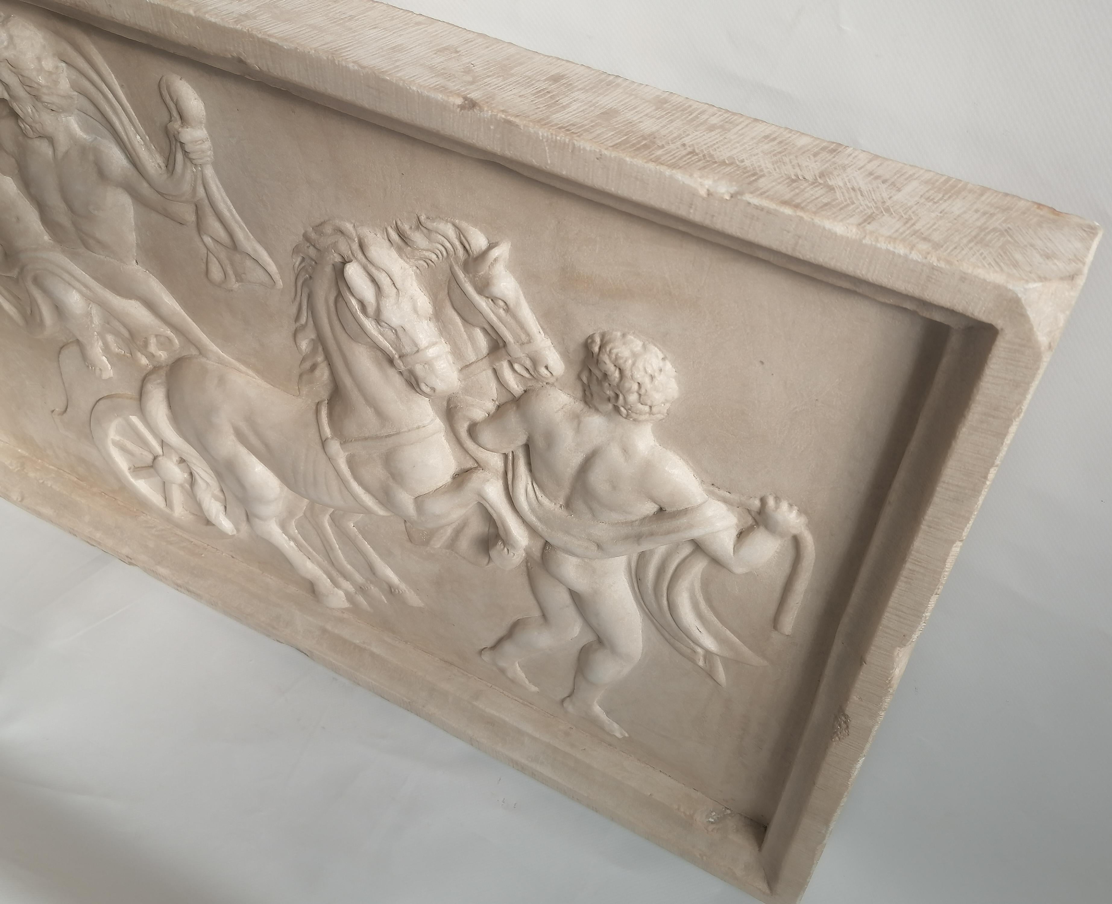 European Haut-relief en marbre - Viol de Proserpine - fabriqué en Italie en vente