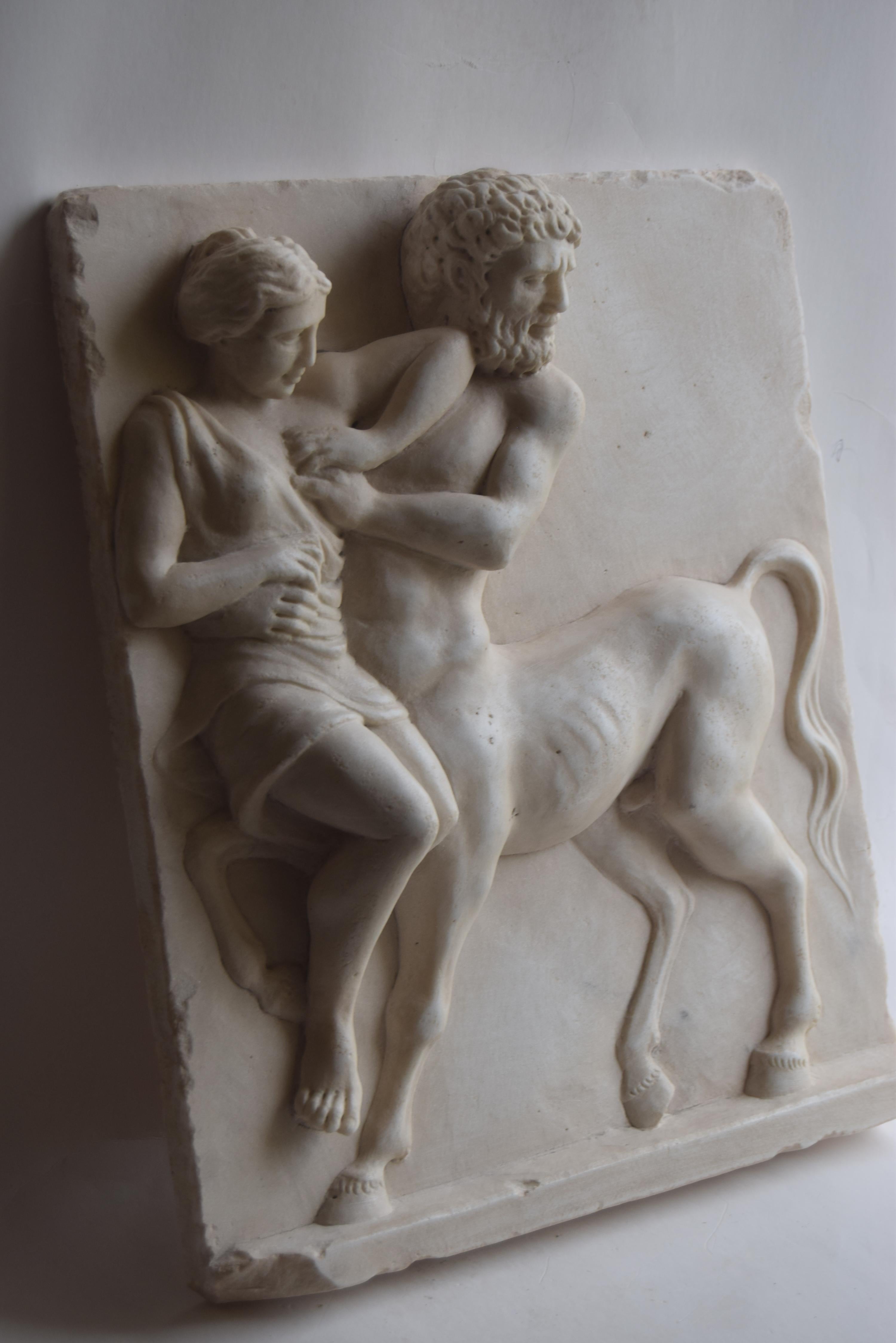 Rapimento di Ippodamia da parte del centauro Eurizione
Made in Italy
Altorilievo scolpito su marmo bianco di Carrara rappresentante il 