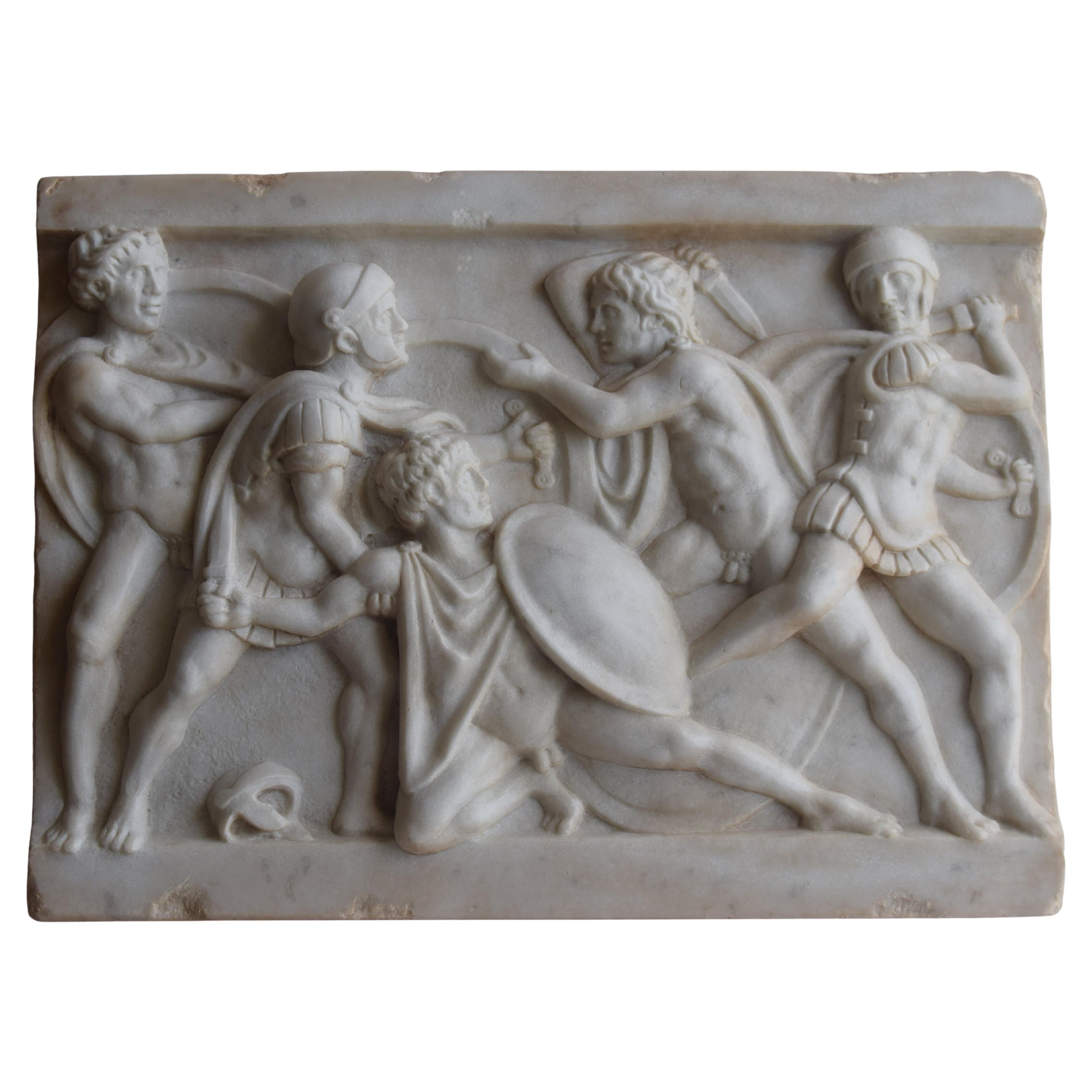 Haut-relief sculpté sur marbre blanc de Carrare, "Antica battaglia" - fabriqué en Italie