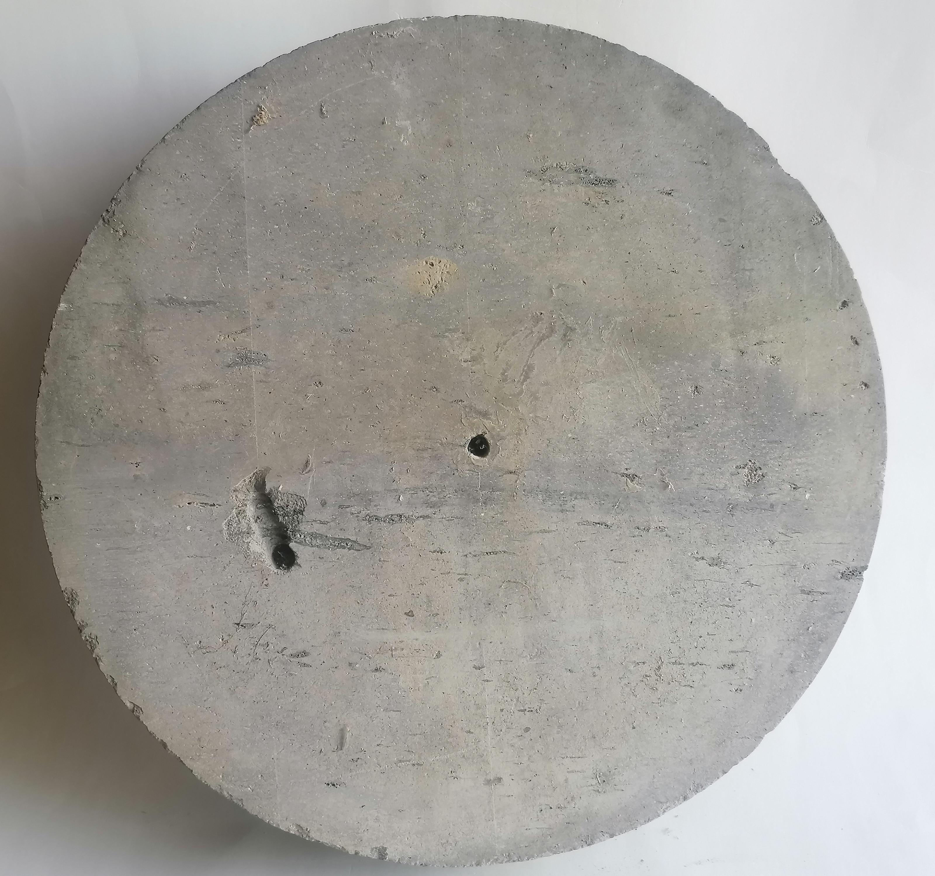 Fine XX secolo Altorilievo testa di cavallo scolpito in tondo di pietra -made in Italy in vendita