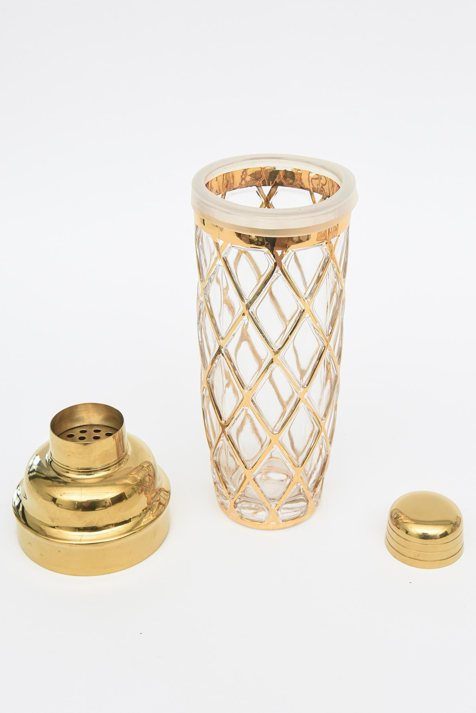 Altuzarra 18k Gold Plated Cocktail Shaker with Four Rock Glasses Barware In Good Condition In North Miami, FL