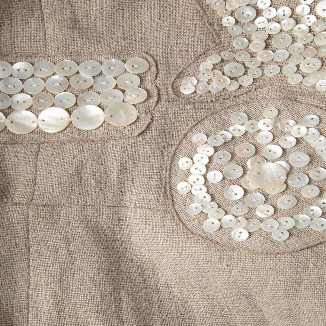 Altuzarra Cappotto lungo in lino beige con dettaglio bottoni taglia S In condizioni buone in vendita a London, GB