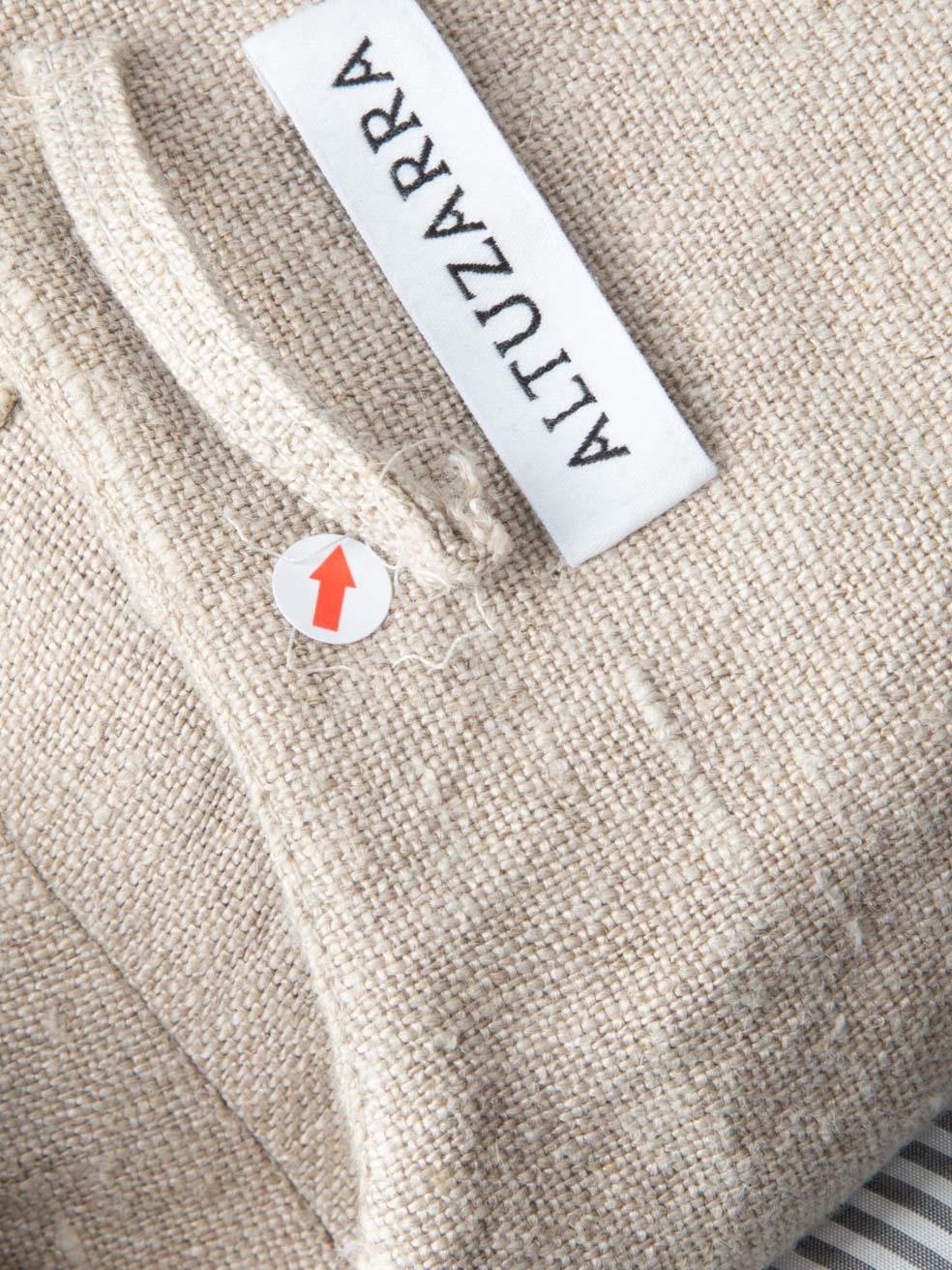 Altuzarra Cappotto lungo in lino beige con dettaglio bottoni taglia S in vendita 3