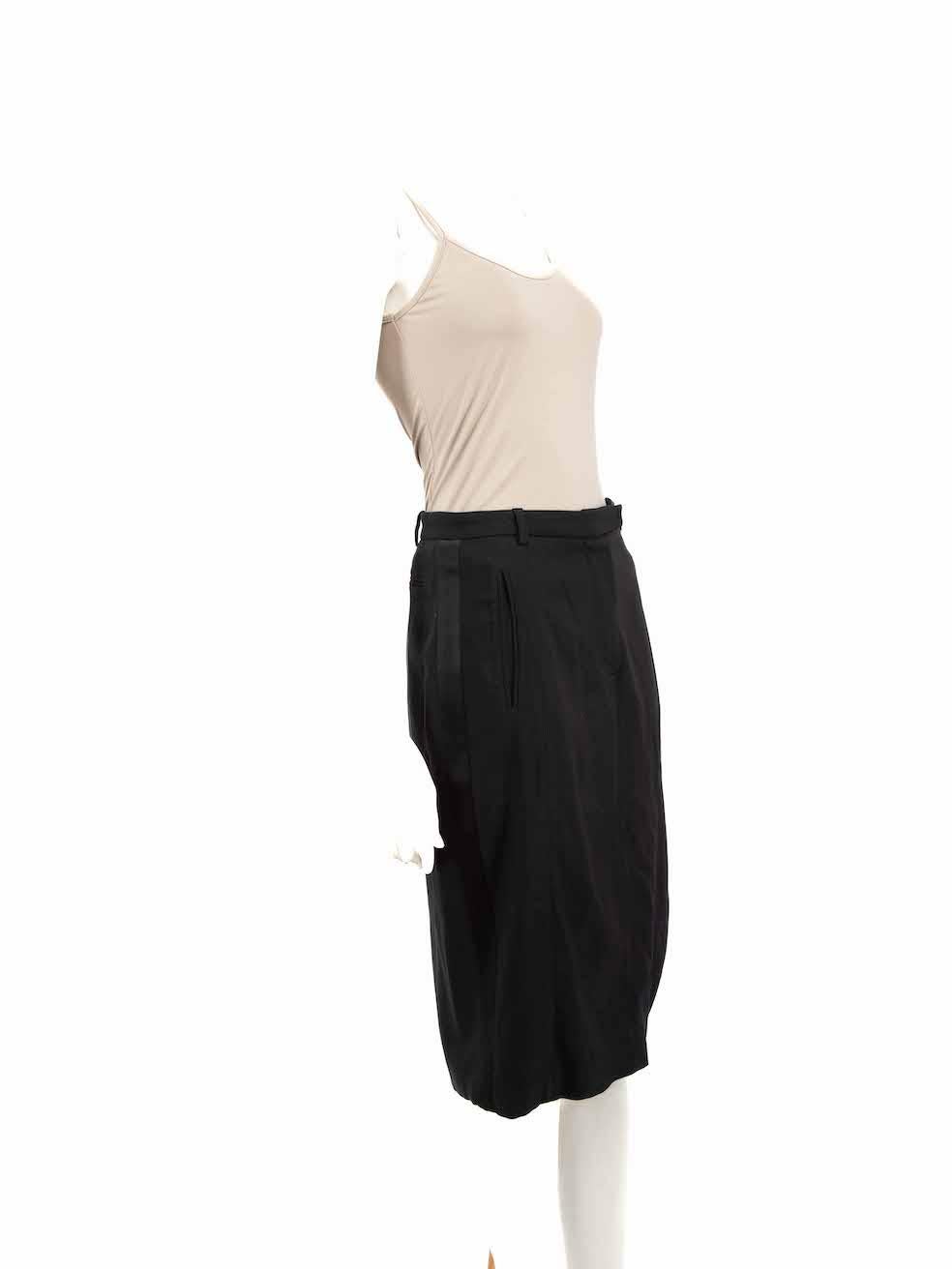 CONDITION is Good. Minor wear to Skirt is evident. Light wear is seen with a few pulls to the weave and some marks to the lining can be seen on this used Altuzarra designer resale item.
 
 
 
 Details
 
 
 Black
 
 Viscose
 
 Pencil skirt
 
 Knee
