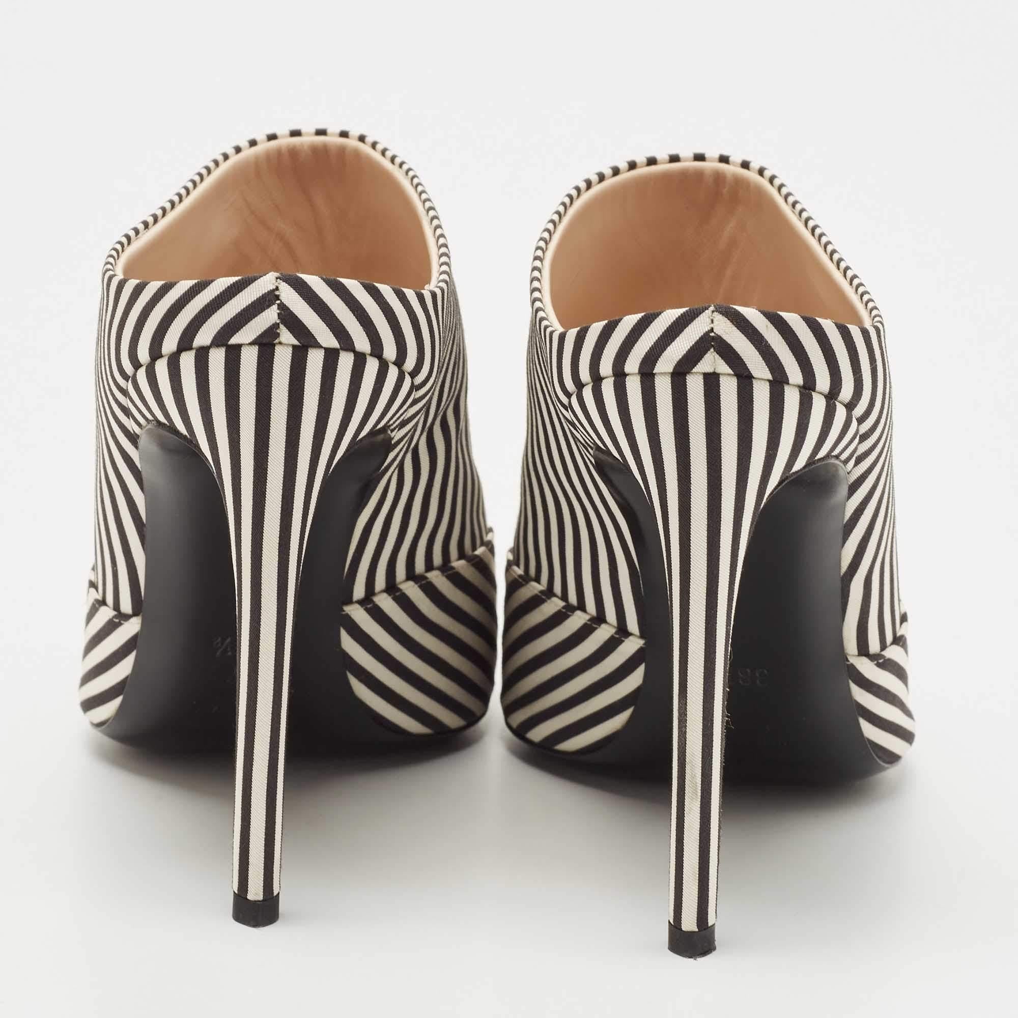 Women's Altuzarra Black/White Fabric Striped Mules Size 38.5 For Sale