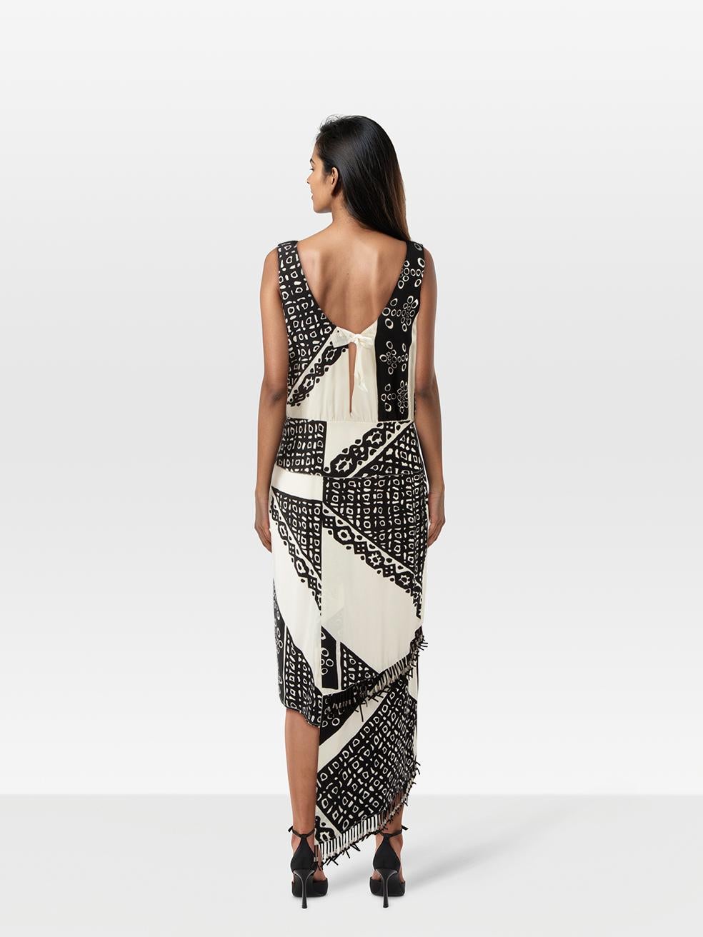 CONDITION is Very good. Minimal wear to the dress is evident. Discolouration on the lower back on this used Altuzarra designer resale item. Discolouration may need gentle hand wash contrary to dry clean instructions.
 
 Details
 
 
 Multicolour-