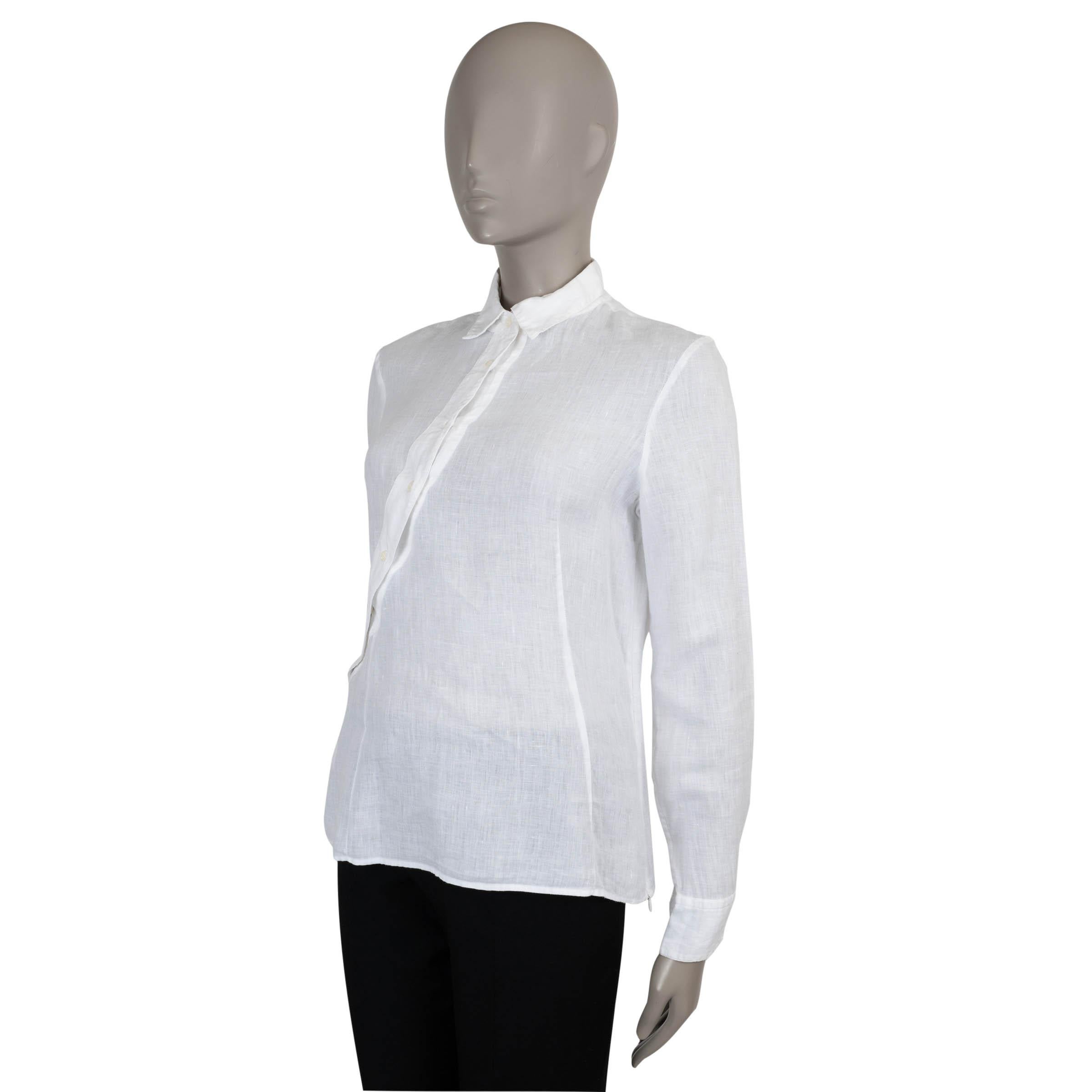 Questa camicia Altuzarra in lino bianco (100%), autentica al 100%, è una raffinata rivisitazione della sartoria classica con un tocco moderno e architettonico. Caratterizzato da una silhouette aderente e da un colletto a punta, si apre con