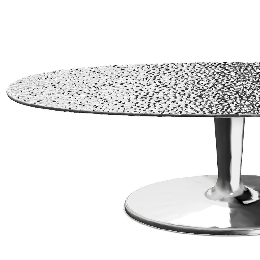 Coffee table Alu drops in polished casted
aluminium. Hand-hammered aluminium.