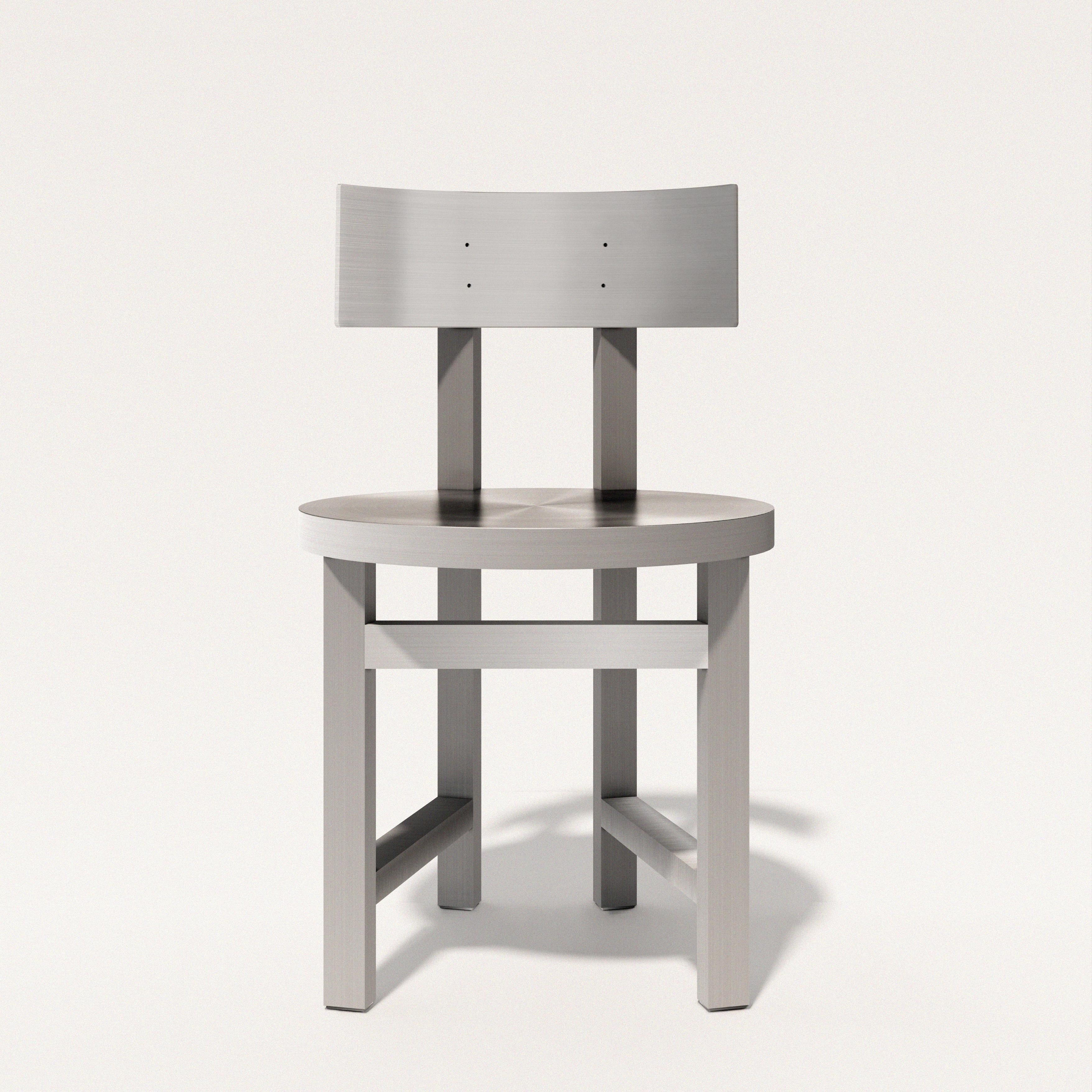 Sedia Alumina di Studio A Gameiro
Dimensioni: P 50 x L 46 x H 75,9 cm.
Materiali: Alluminio.

Disponibile in due diverse finiture: spazzolata o sabbiata. Contattateci.

Studio Gameiro è un'agenzia innovativa, multidisciplinare e focalizzata sul