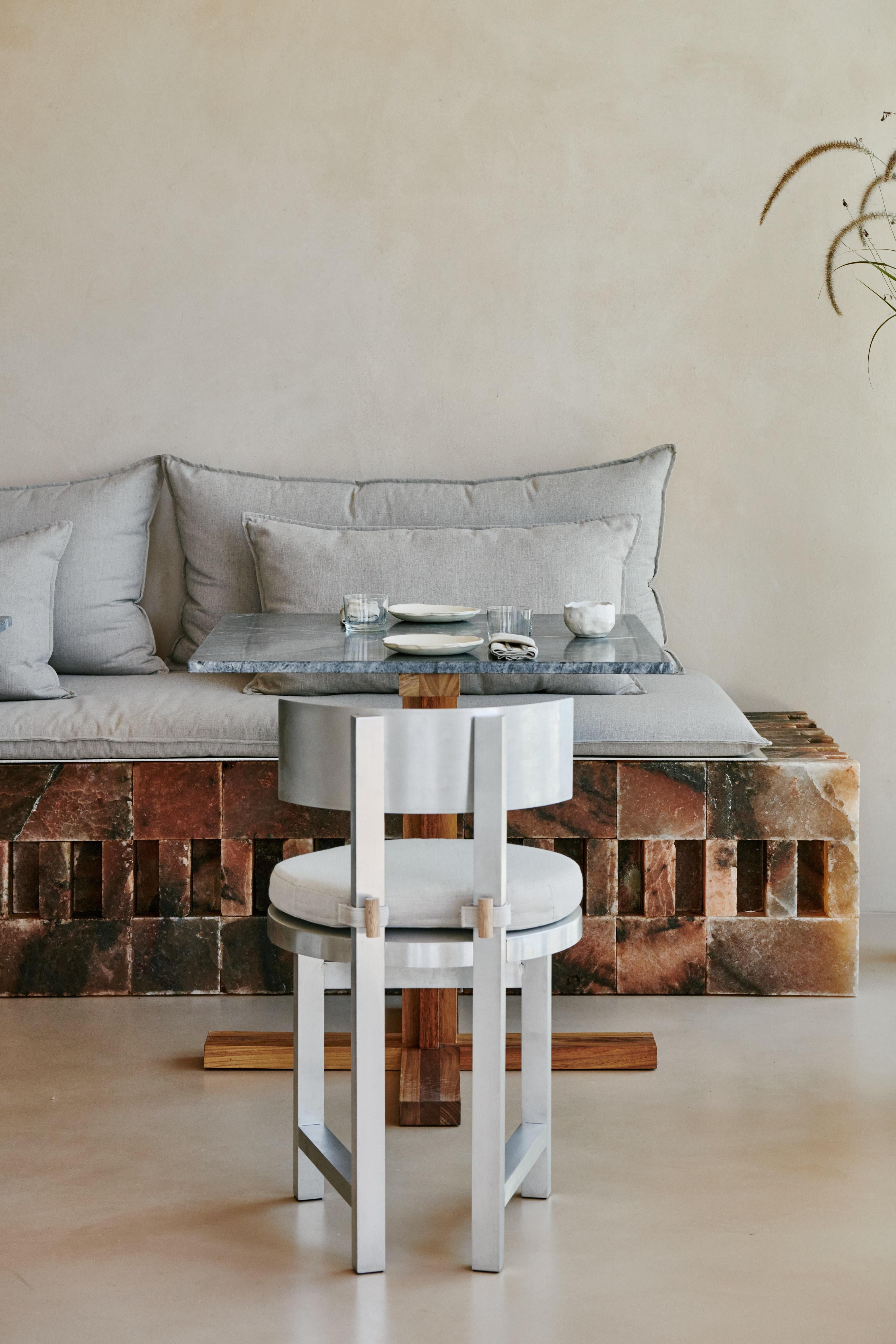Aluminium is a stubborn element to shape, as it sticks to form quite easily, and takes very little time to settle in. To turn such a sturdy element into a light-as-a-feather chair, smooth as can be, is an intricate exercise in craft and technique