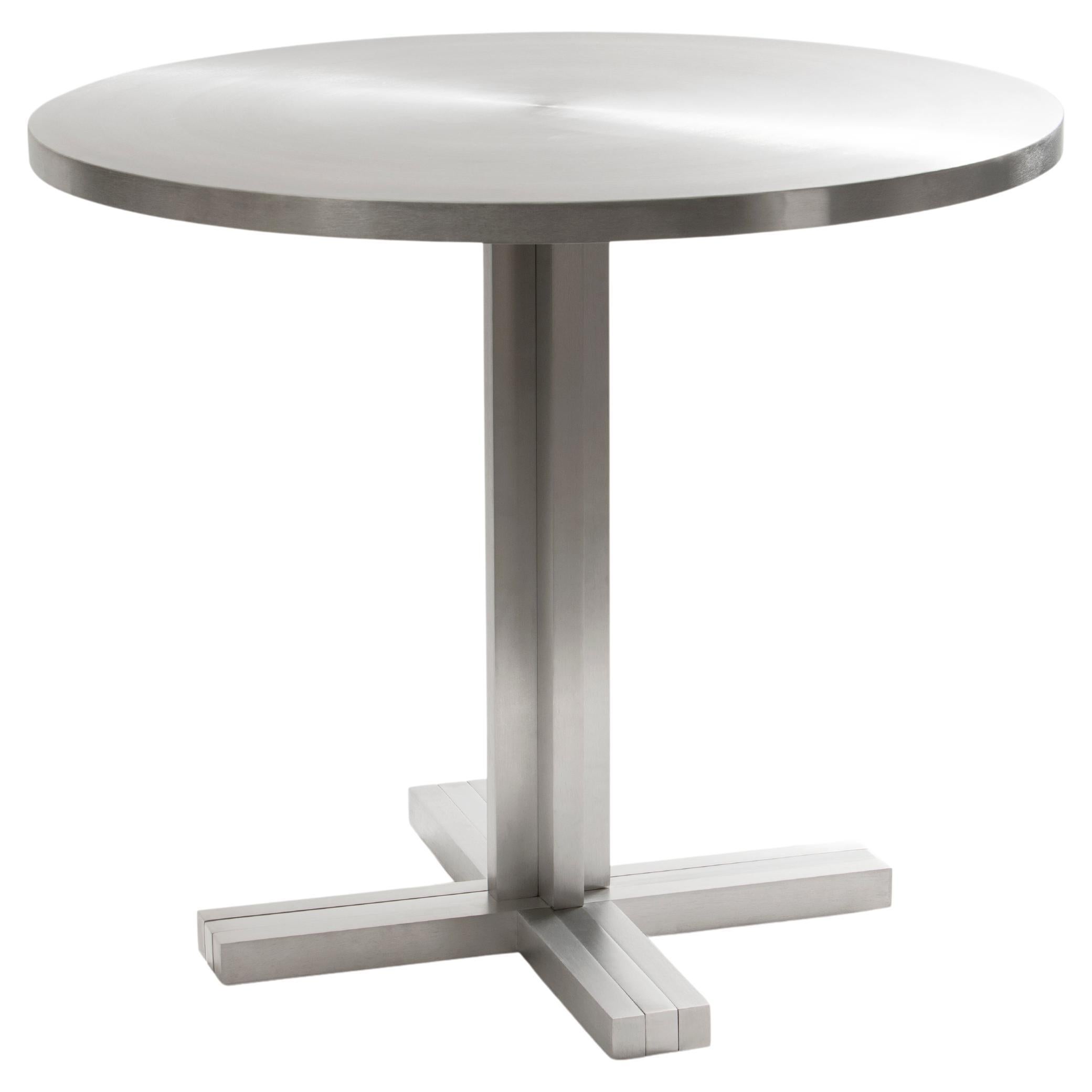 Runder tisch aus aluminiumoxid von Studio Gameiro