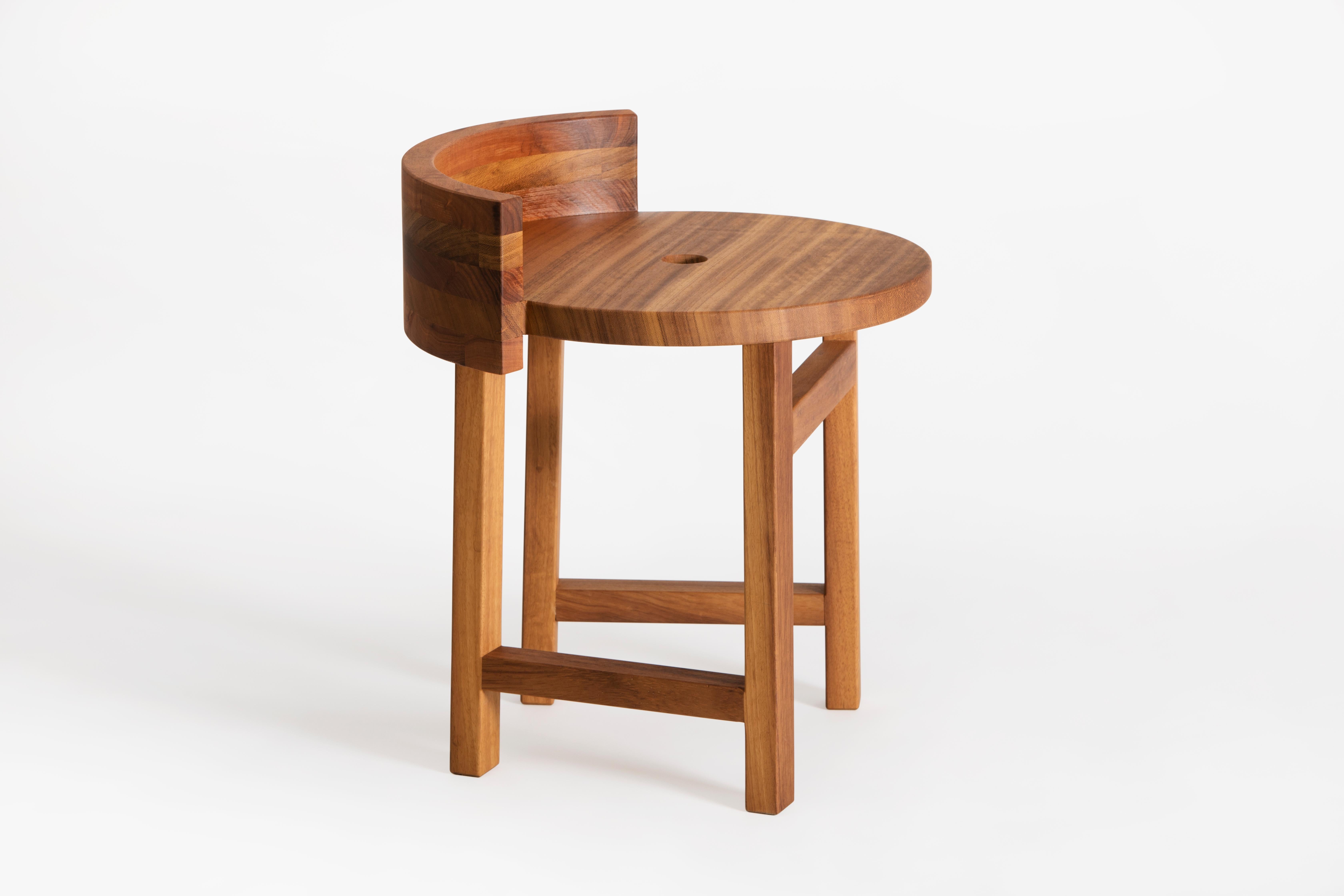 XXI secolo e contemporaneo Sgabello in legno Alumina di Studio A Gameiro in vendita